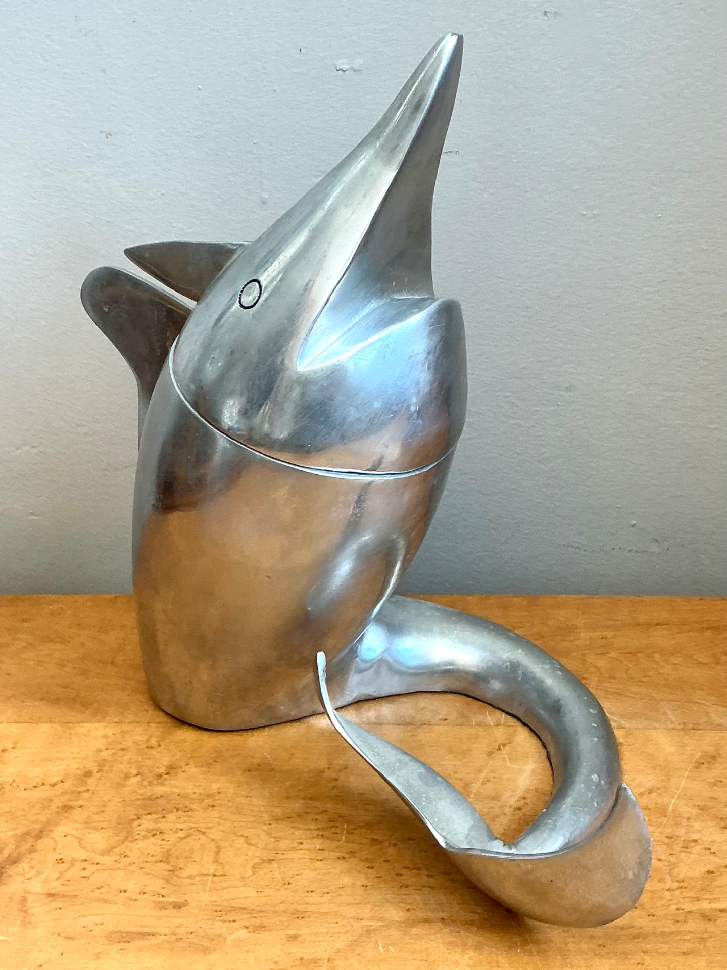 Retro Metal Dolphin Beverage Cooler - Detail view