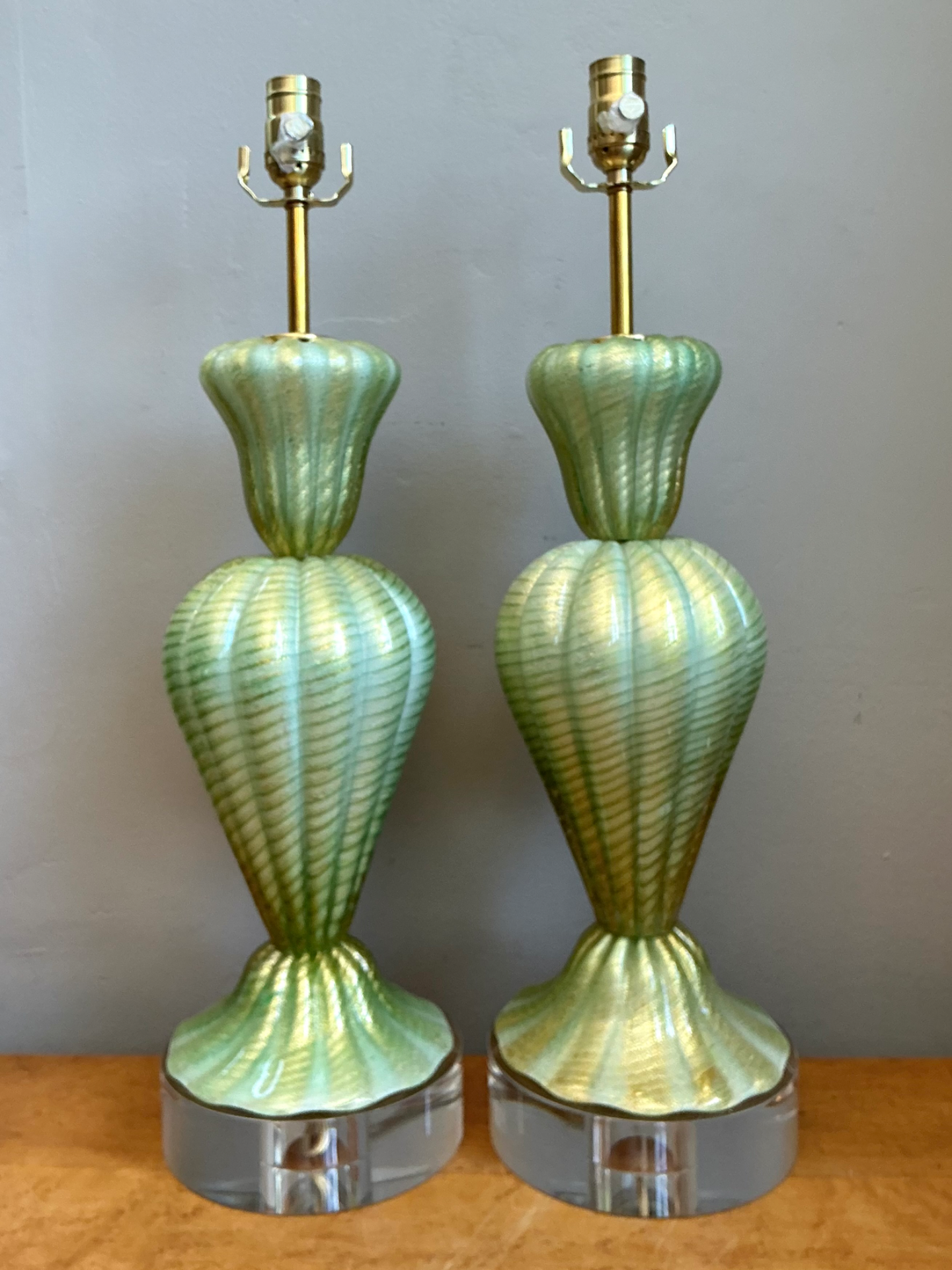 Vintage Italian Murano Glass Lamps with Lucite Plinths - Detail view