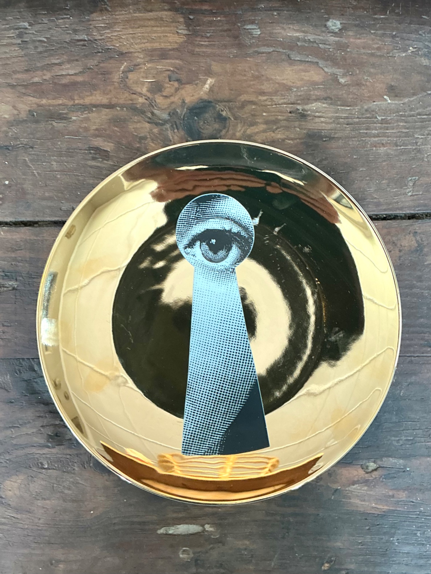 Fornasetti Italian Gold Eye Keyhole Plate - Detail view