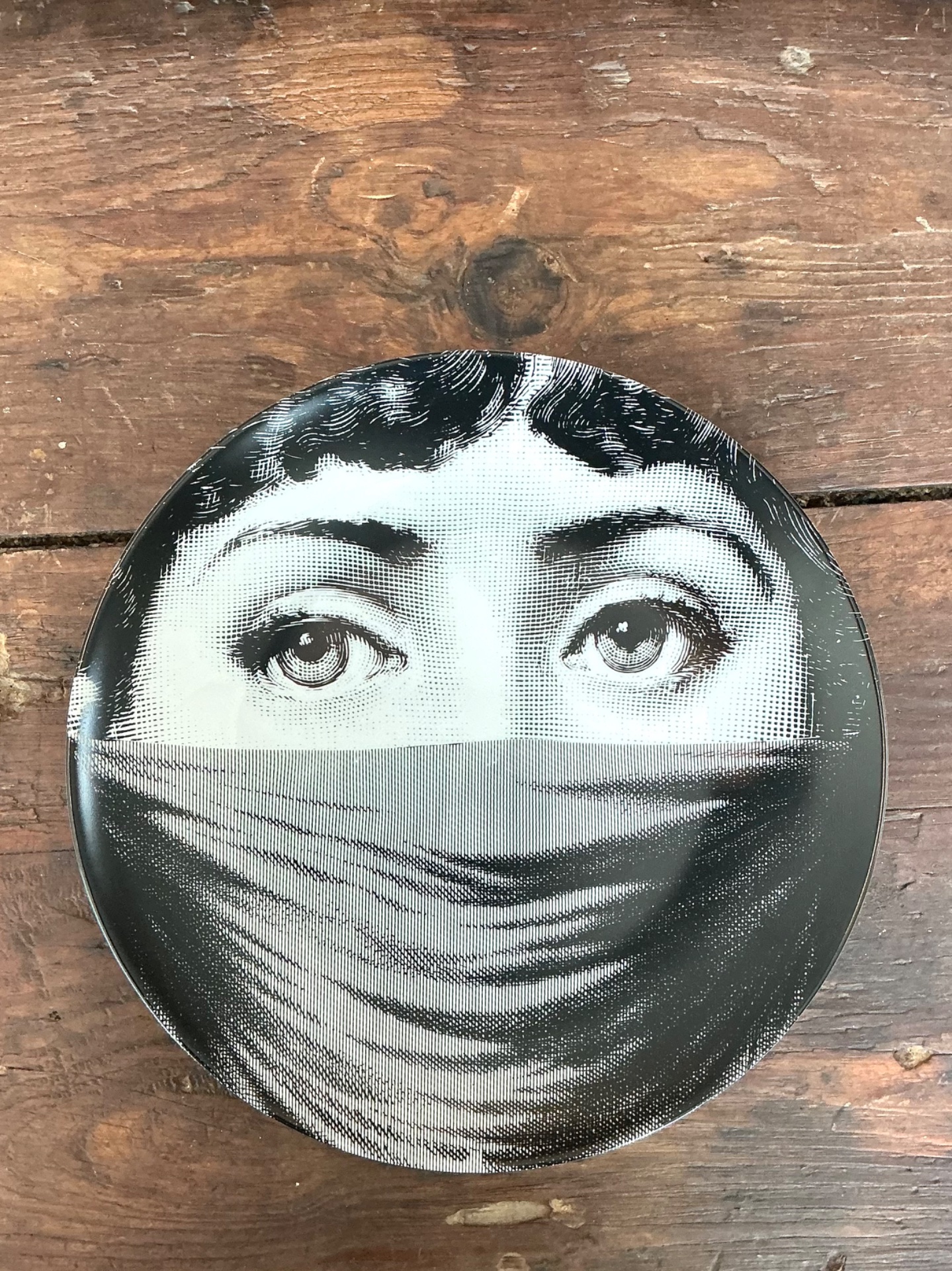Fornasetti Italian Tema e Variazioni Plate - Detail view