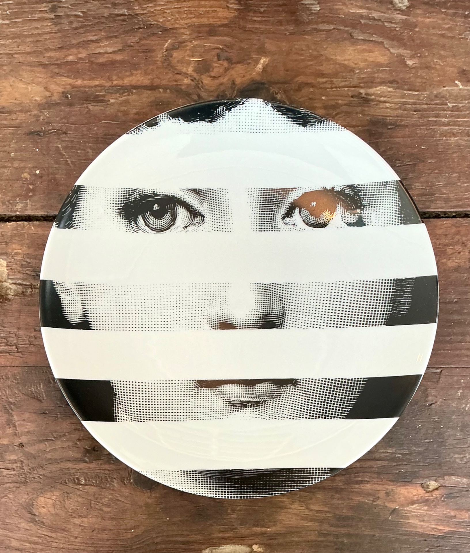 Fornasetti Italian Tema e Variazioni Plate - Detail view