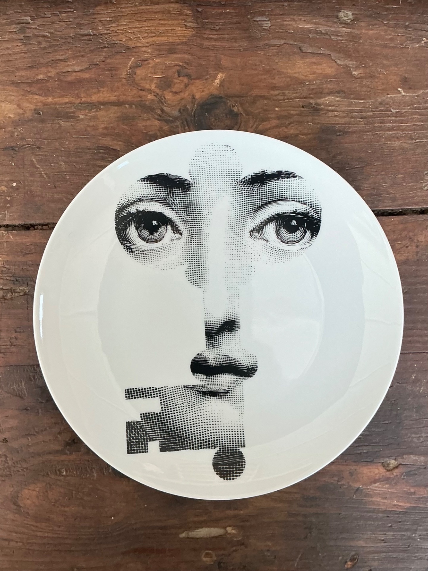 Fornasetti Italian Tema e Variazioni Plate - Detail view