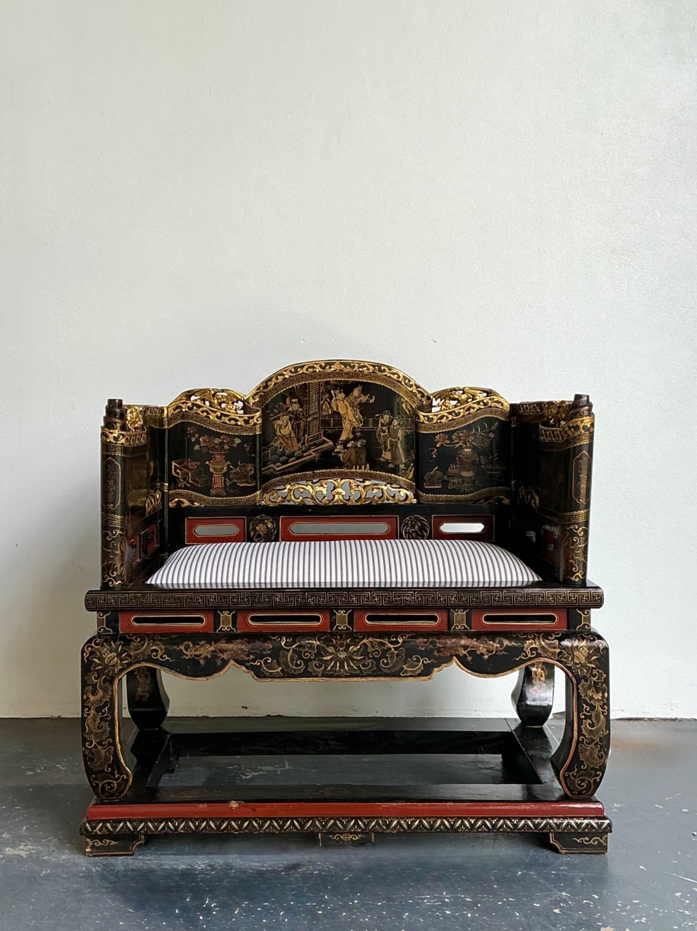 Vintage Chinese Lacquered Throne Chair - Side view