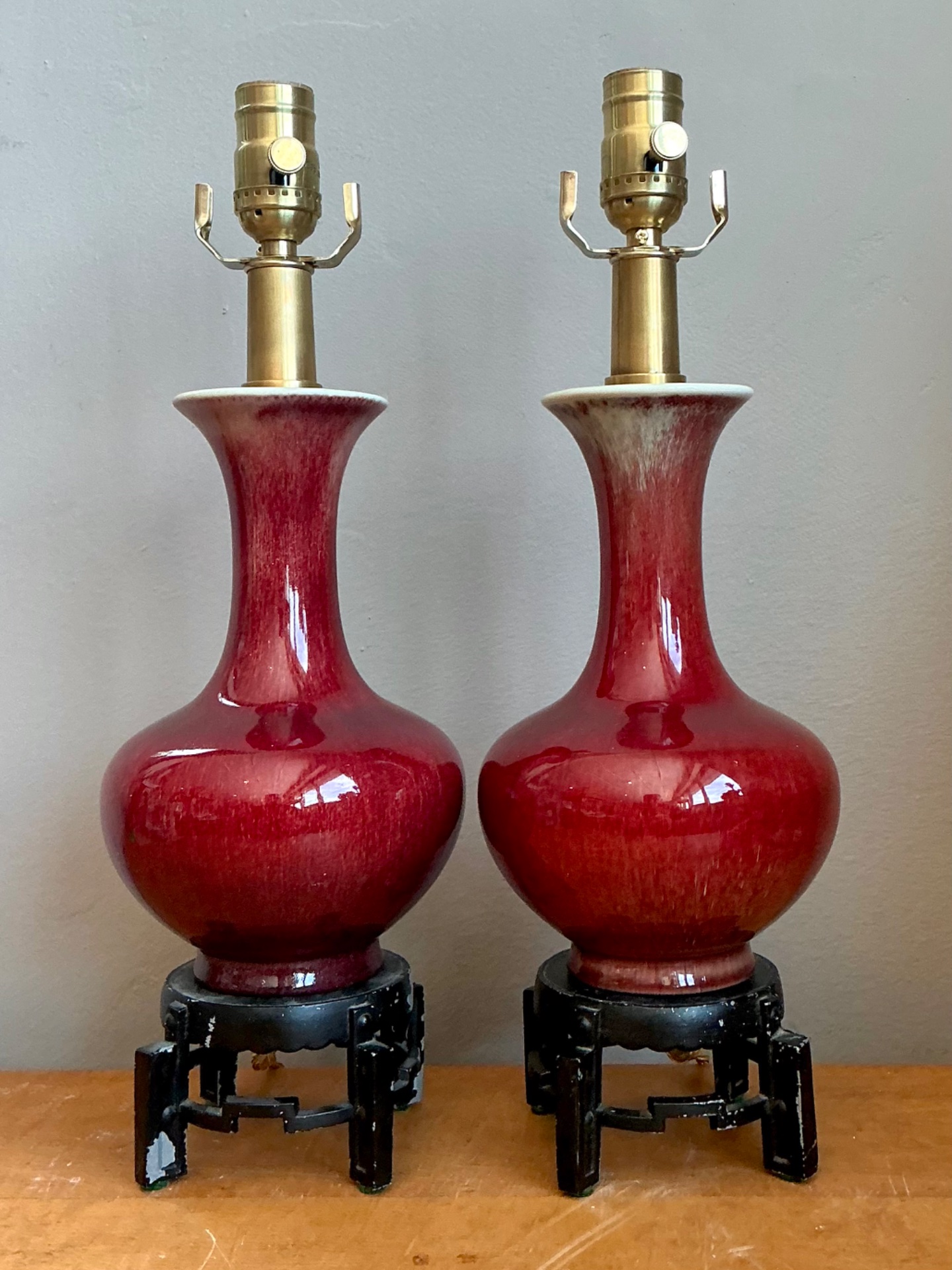 Vintage Sang de Bouf Glazed Ceramic Lamps - A Pair - Detail view