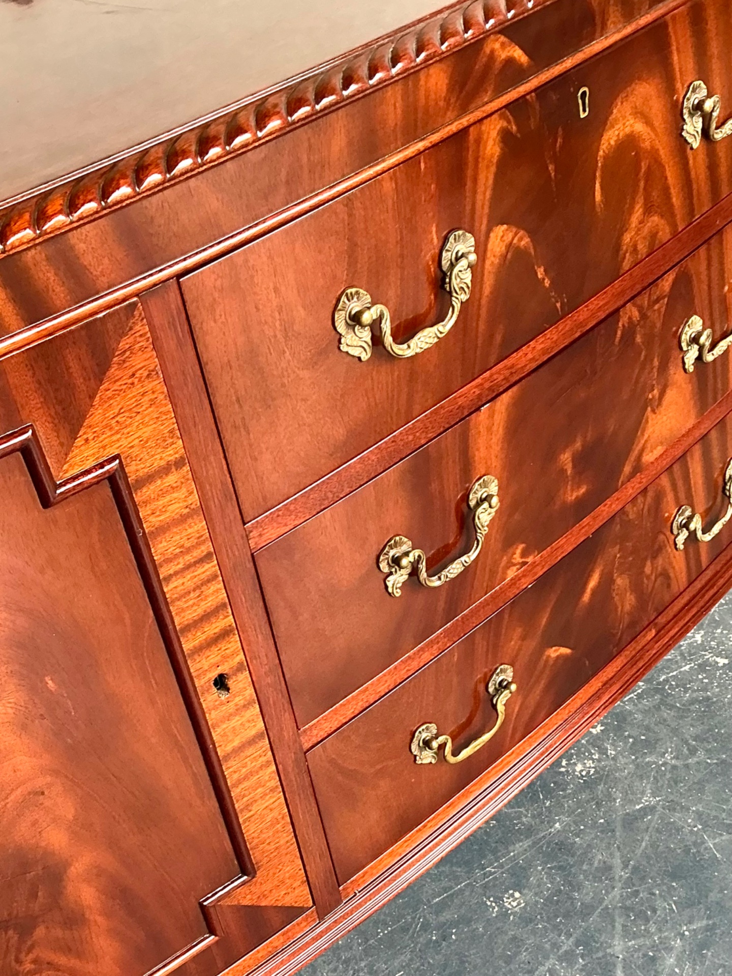 Vintage Flame Mahogany Chippendale Sideboard - Detail view