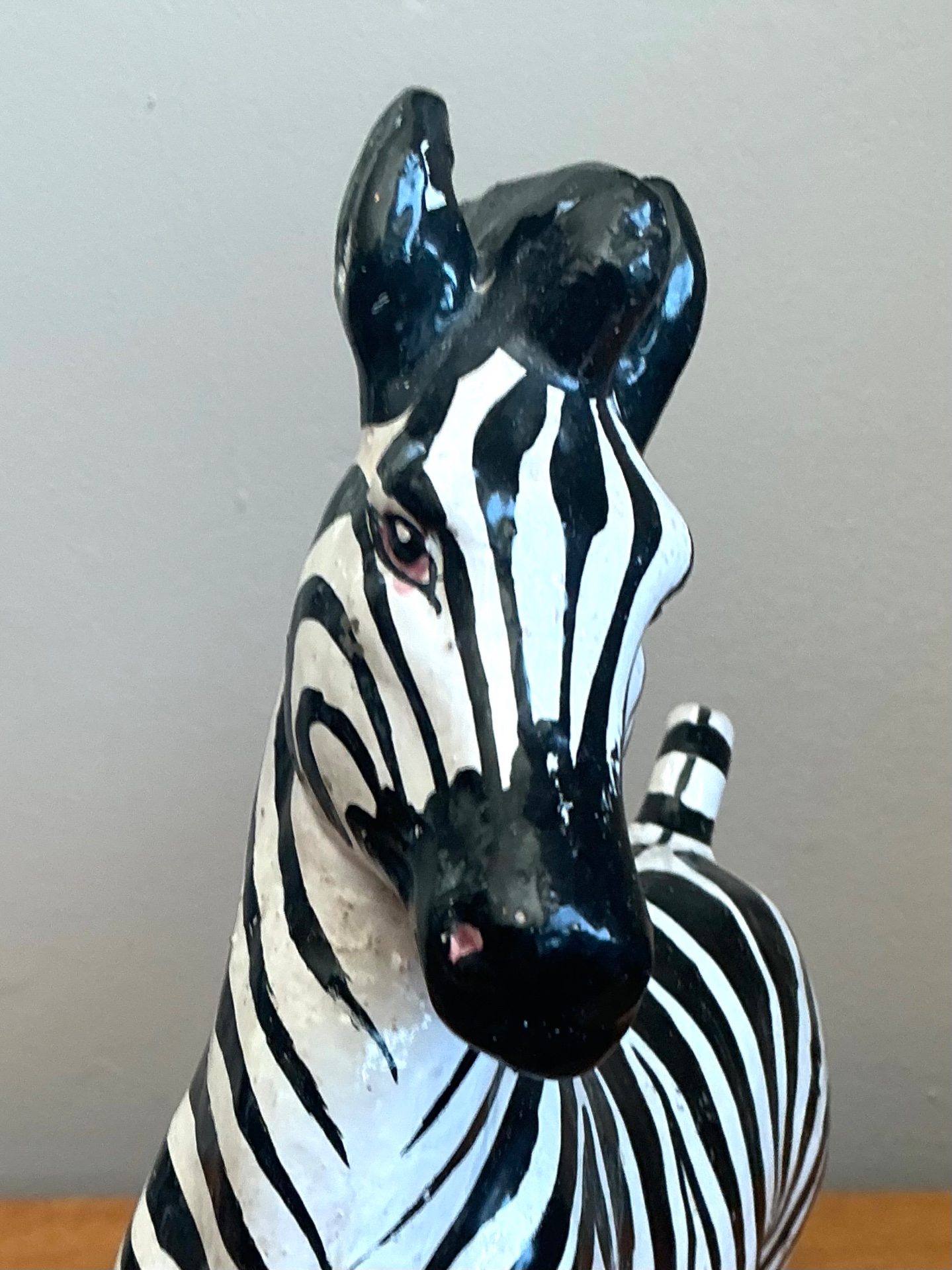 Vintage Italian Ceramic Zebra Sculpture - Detail view