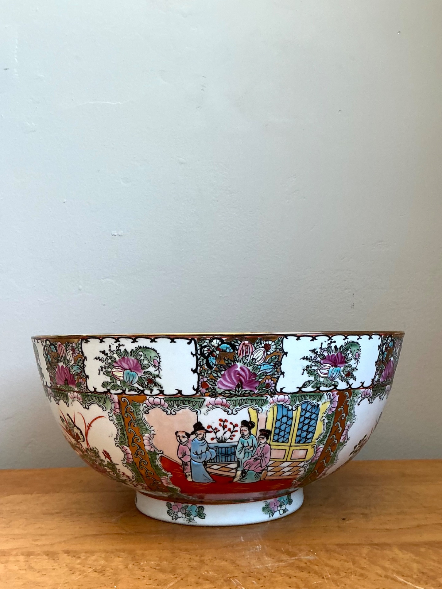 Qing Famille Rose Porcelain Decorative Bowl - Side view