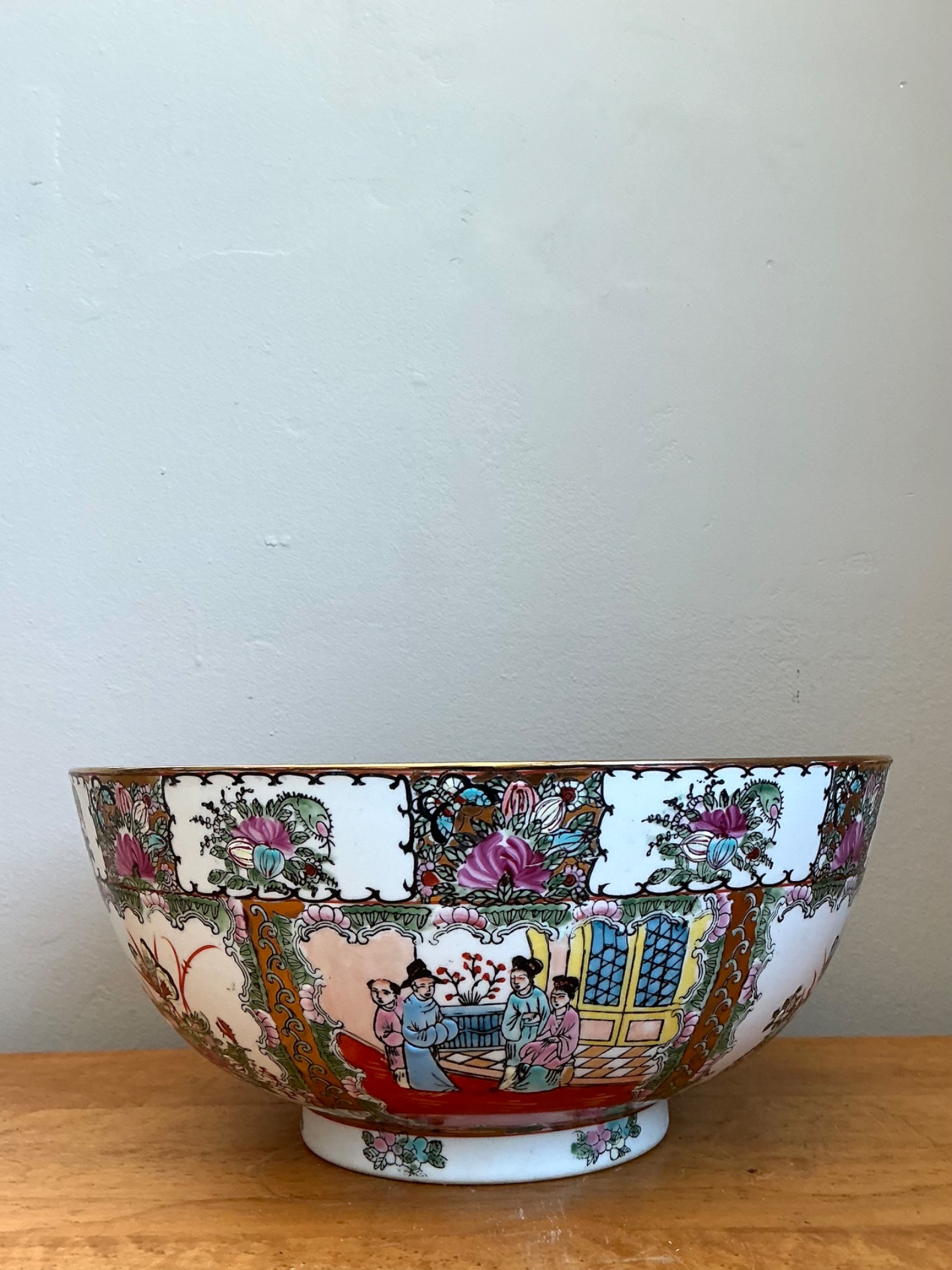 Qing Famille Rose Porcelain Decorative Bowl - Back view