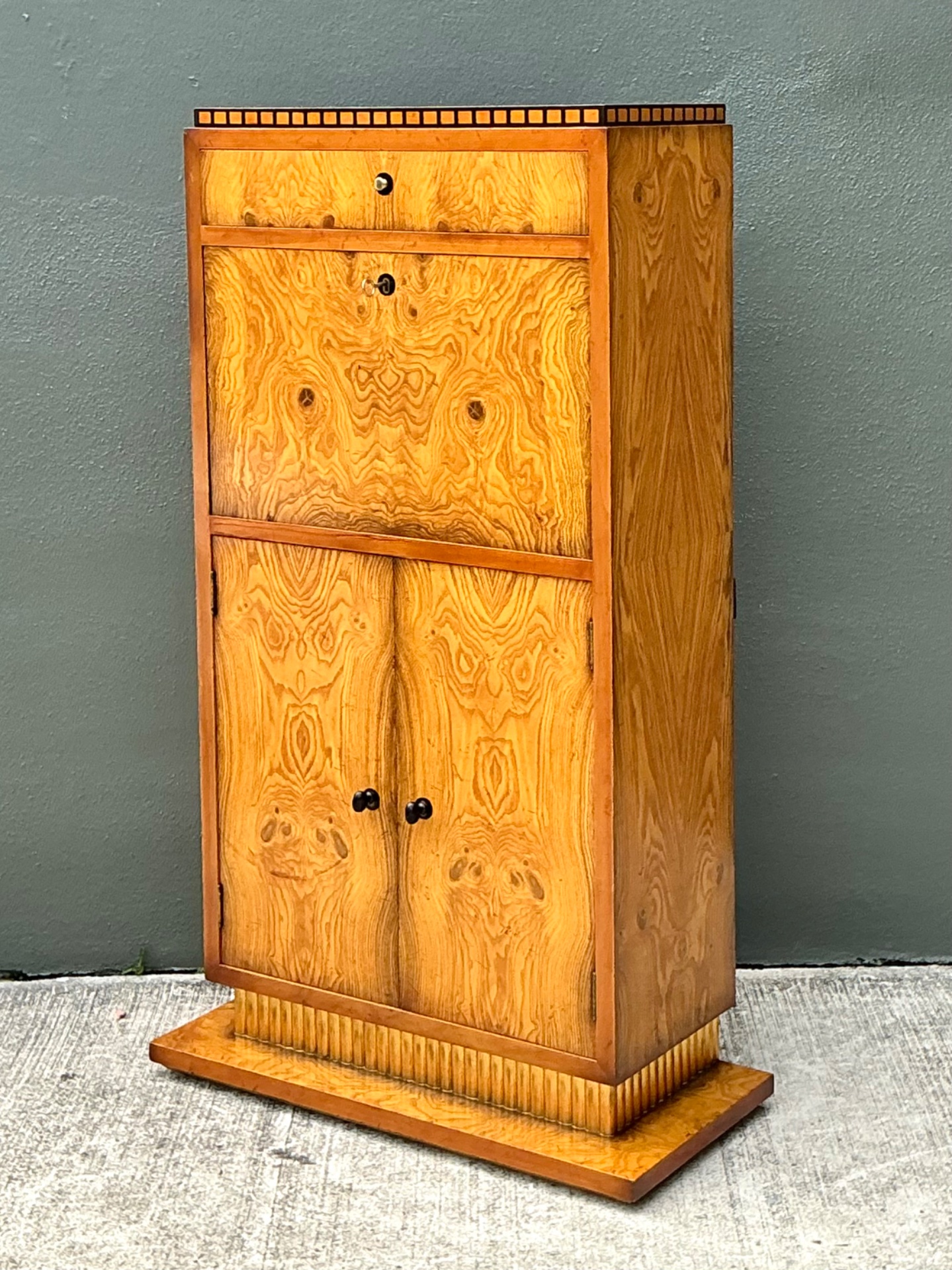 Vintage Art Deco Burlwood Secretaire Cabinet - Detail view