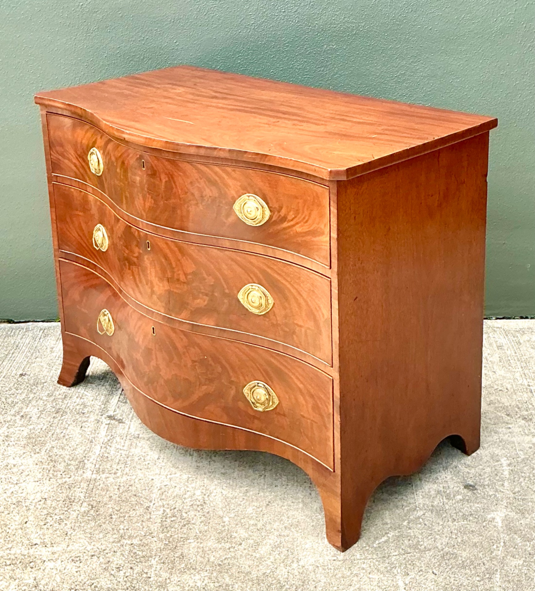 Vintage George 111 Serpentine Commode - Detail view