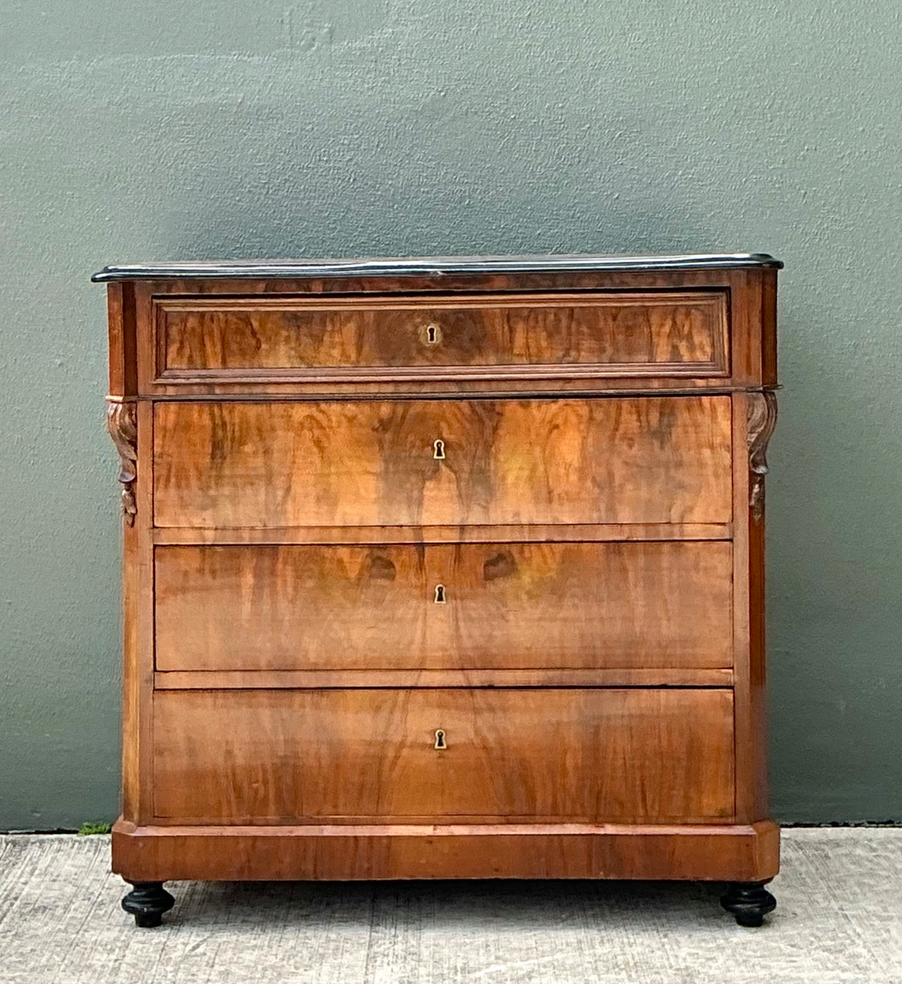 Vintage Birdseye Maple Chest Of Drawers After Biedermeier - Side view