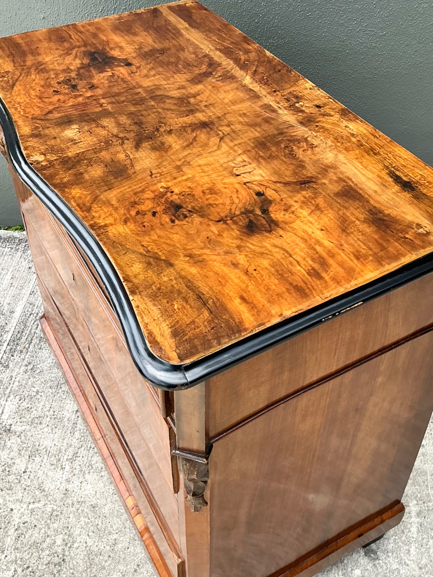 Vintage Birdseye Maple Chest Of Drawers After Biedermeier - Detail view