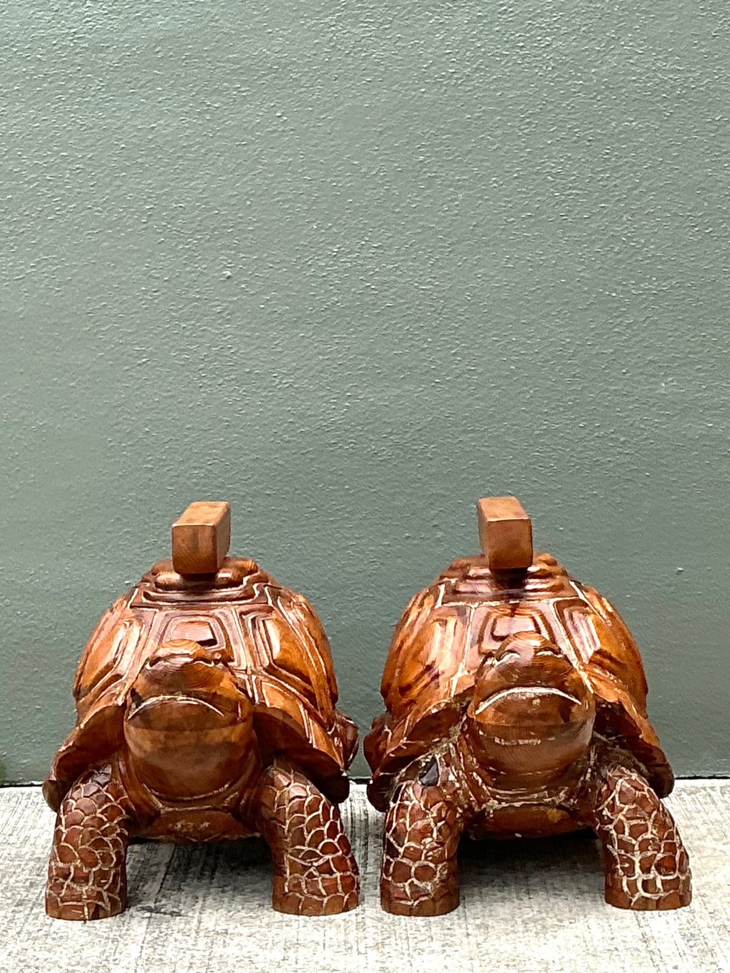 Vintage Carved Wood Turtle Coffee Table Pedestal  - Top view