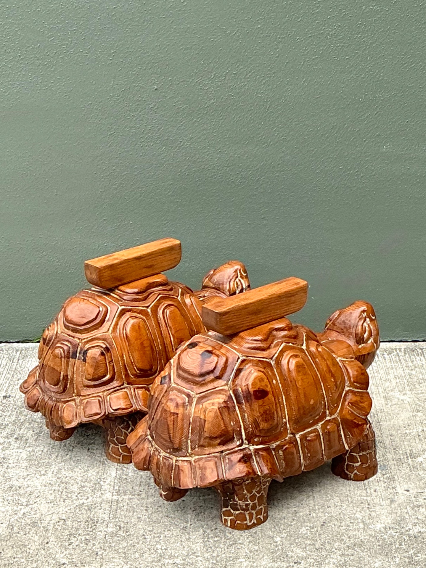 Vintage Carved Wood Turtle Coffee Table Pedestal  - Detail view