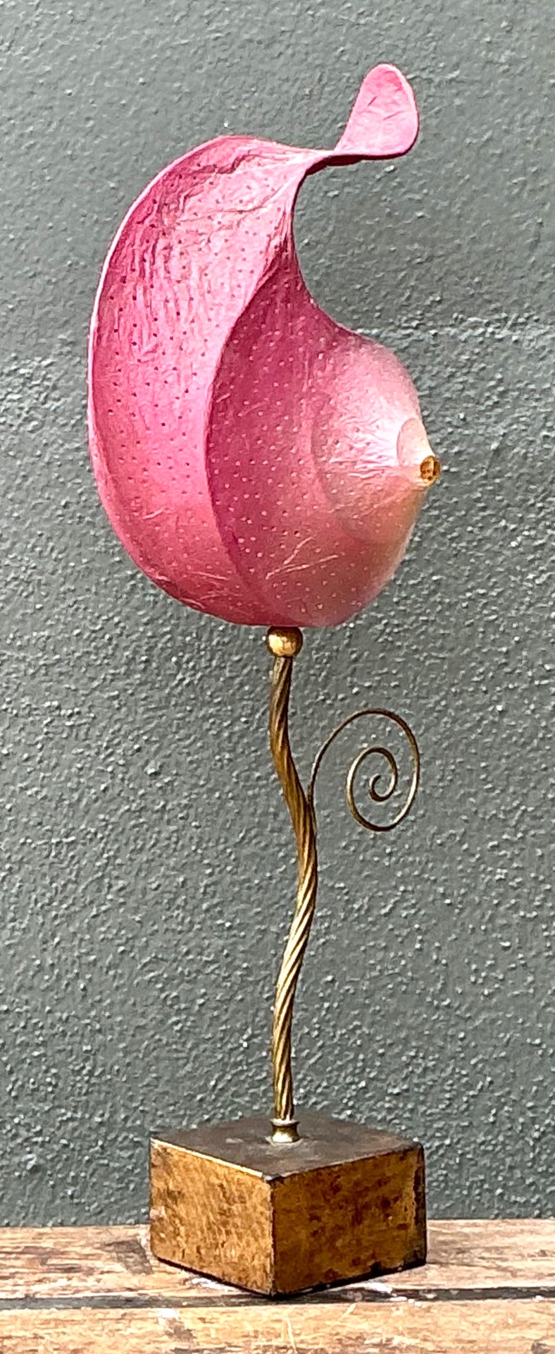 Vintage Italian Paper Nautilus Lamp  - Detail view
