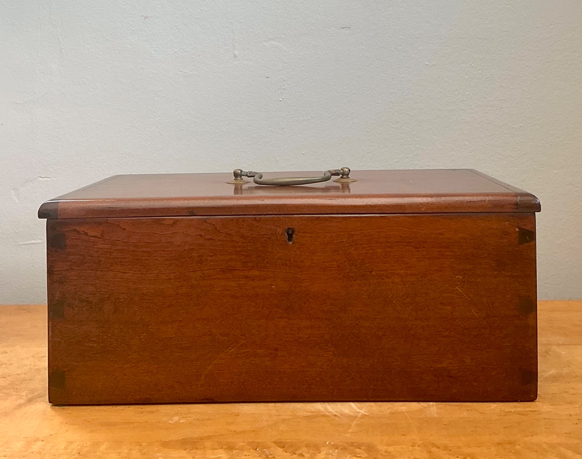 Vintage Keyhole Wooden Box - Back view