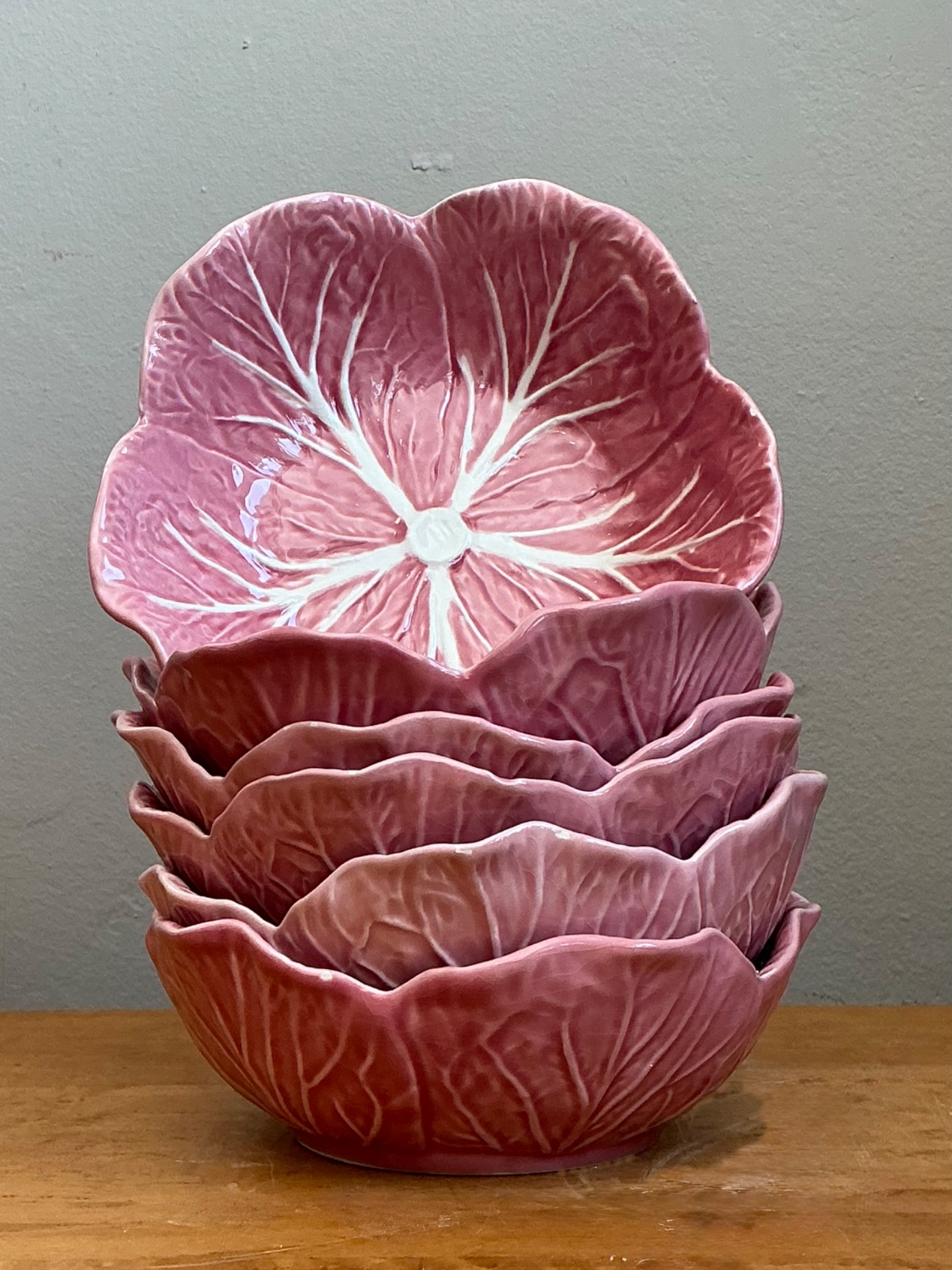 Vintage Bordallo Pinheiro Pink Cabbage Bowls - Set Of 6 - Detail view