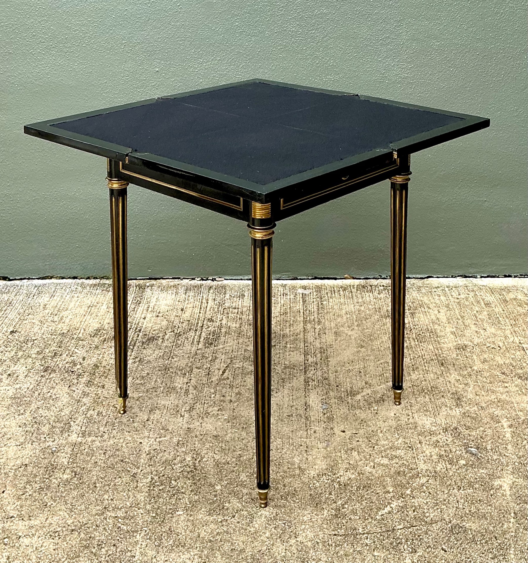 Vintage  Neoclassical Gilt Tipped Extendable Card Table - Detail view