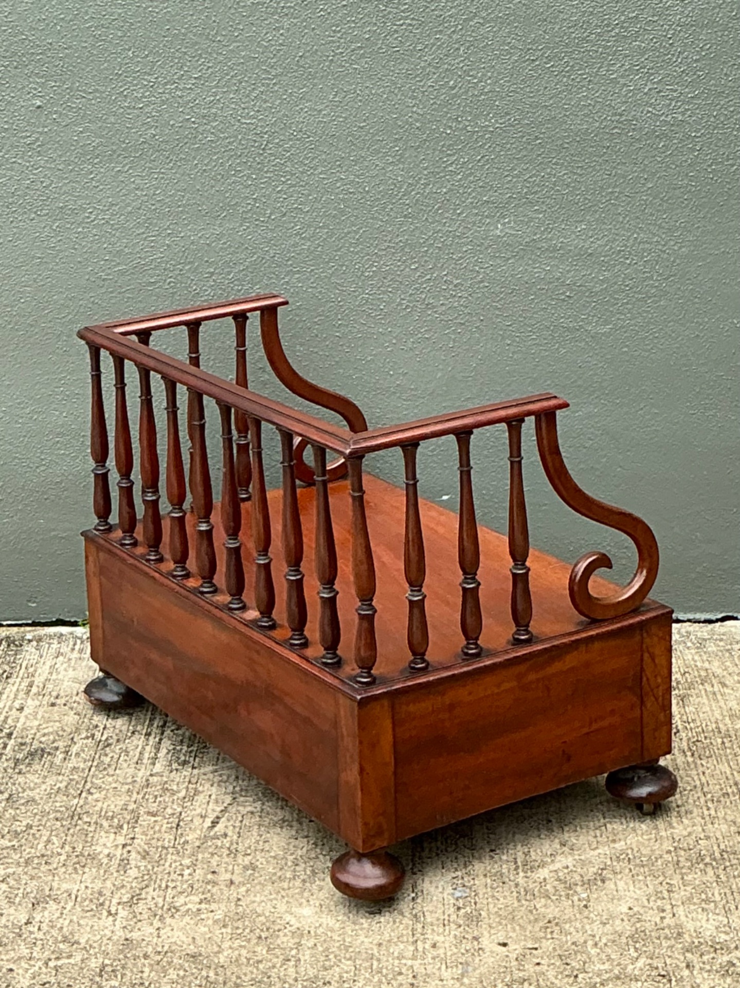 Vintage 19th Century English Book Stand - Detail view