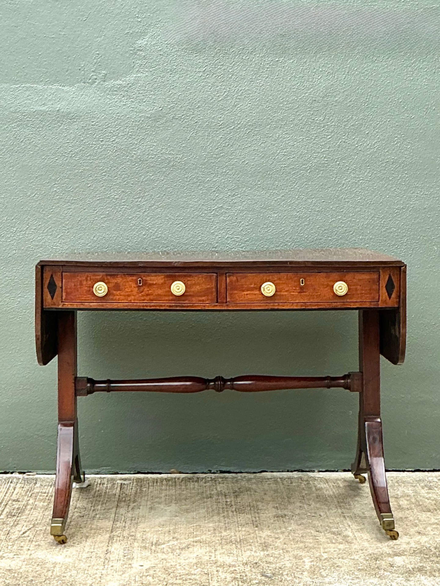Vintage Sheraton Drop Leaf Sofa Table  - Detail view