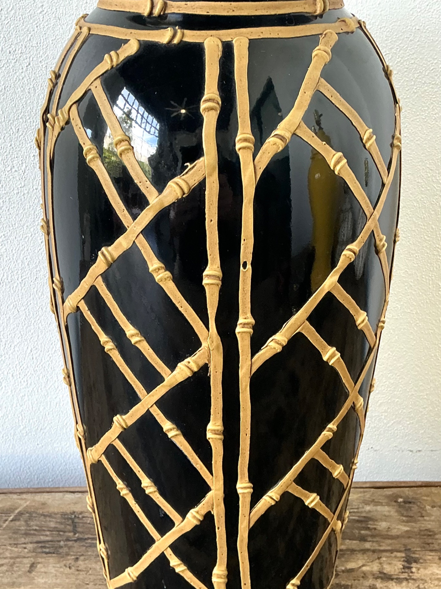 Vintage Glazed Ceramic Icing Lamp - Detail view