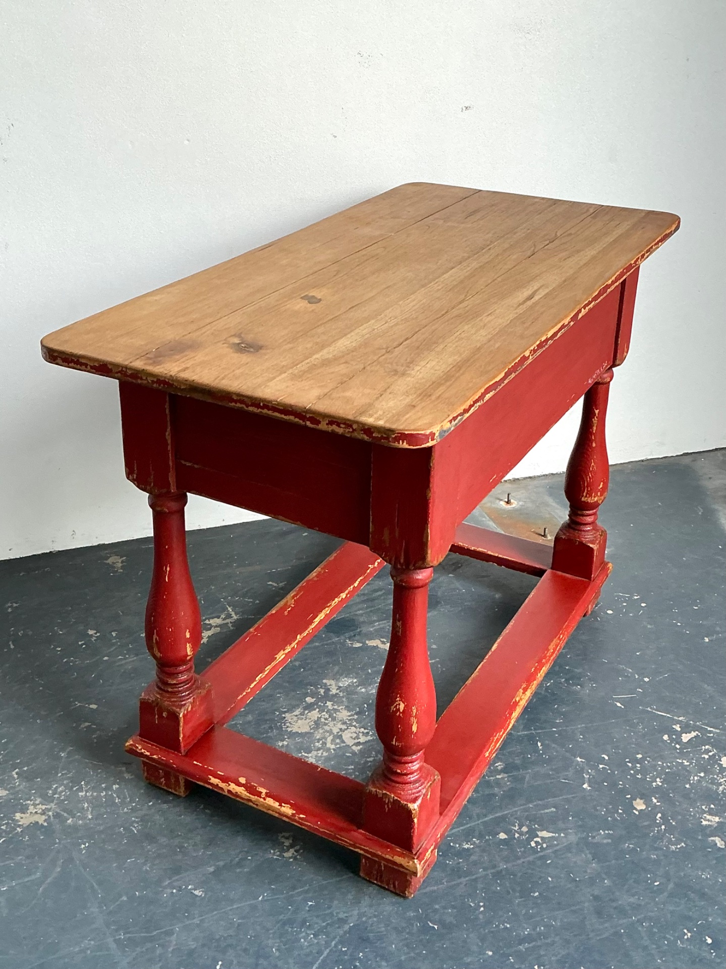 Vintage Ralph laurenRed Distressed Console Table - Detail view