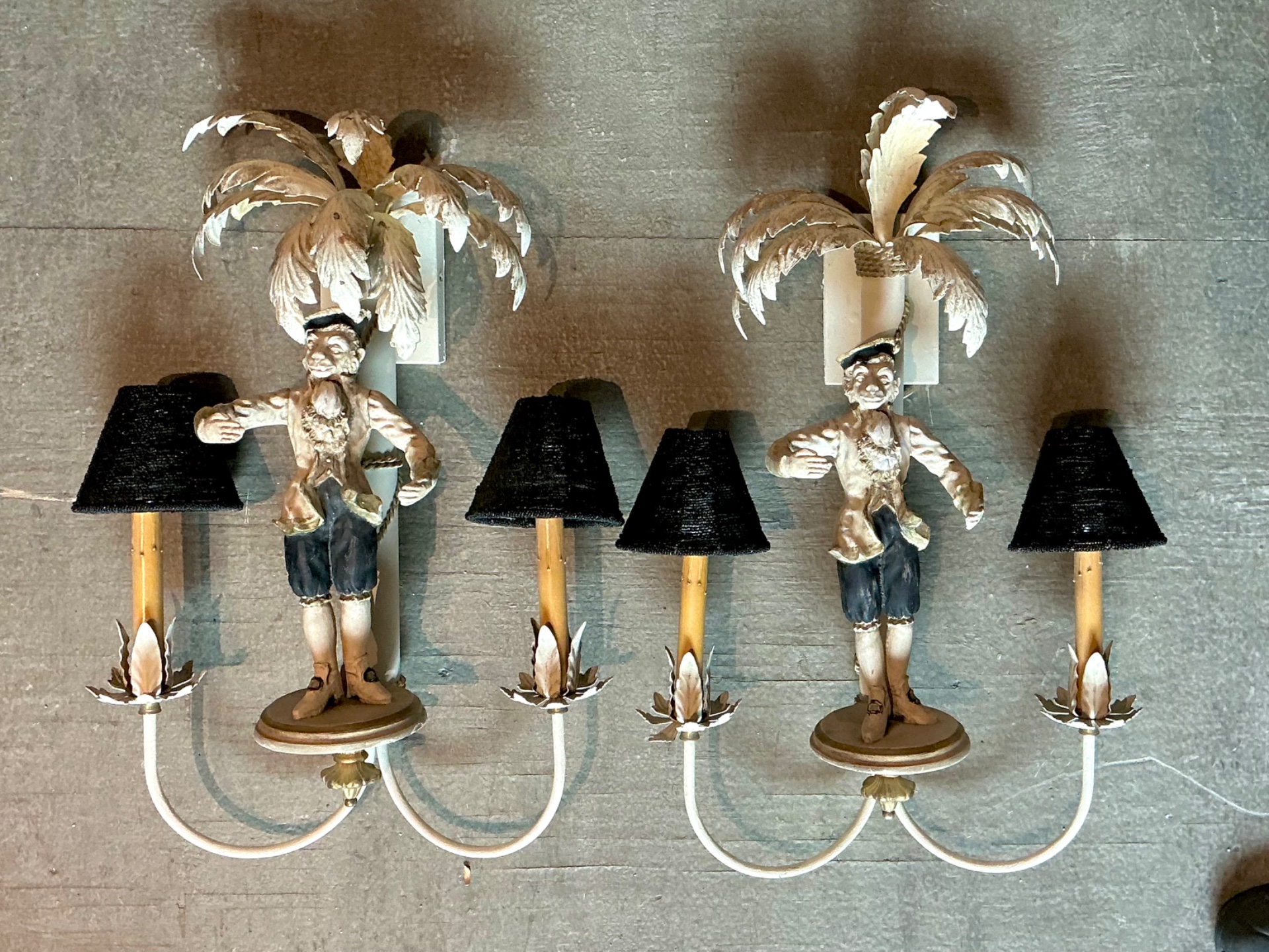 Vintage Monkey Palm Tole Sconces - A Pair - Detail view