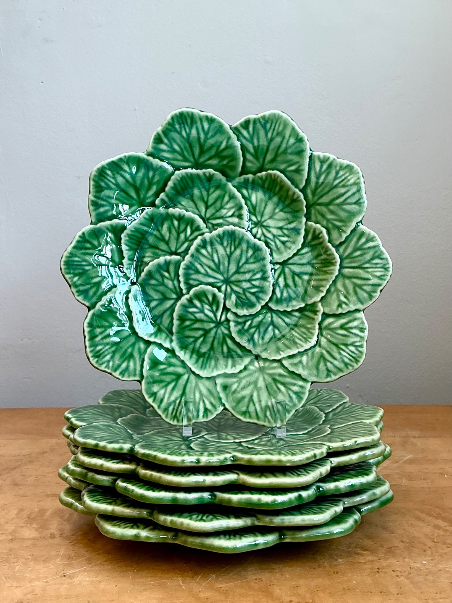 Vintage Bordallo Pinheiro Green Cabbage Leaf Plates - Set of 6 - Detail view