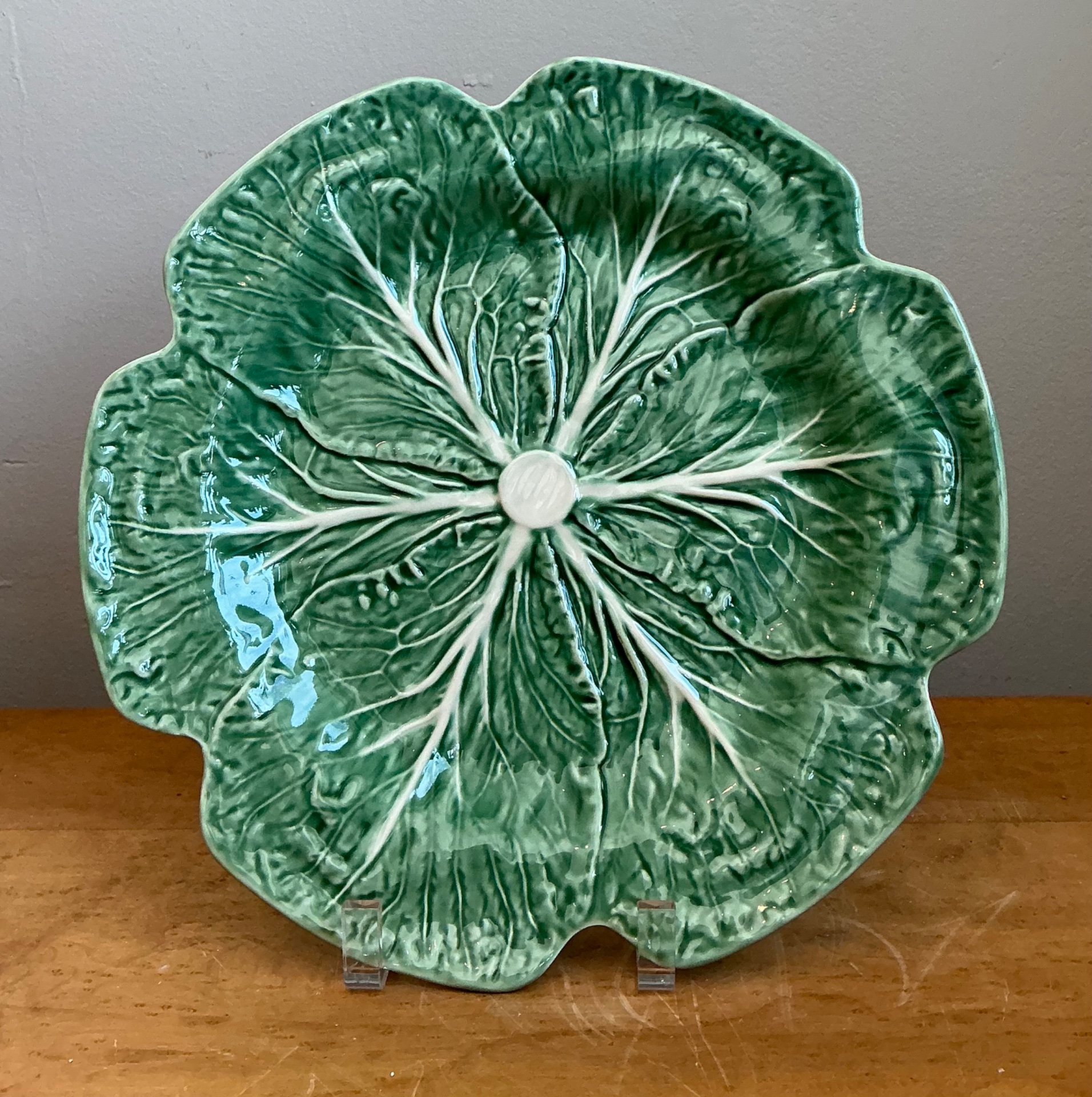 Vintage Bordallo Pinheiro Green Cabbage Leaf Dinner Plates - Set Of Three - Top view