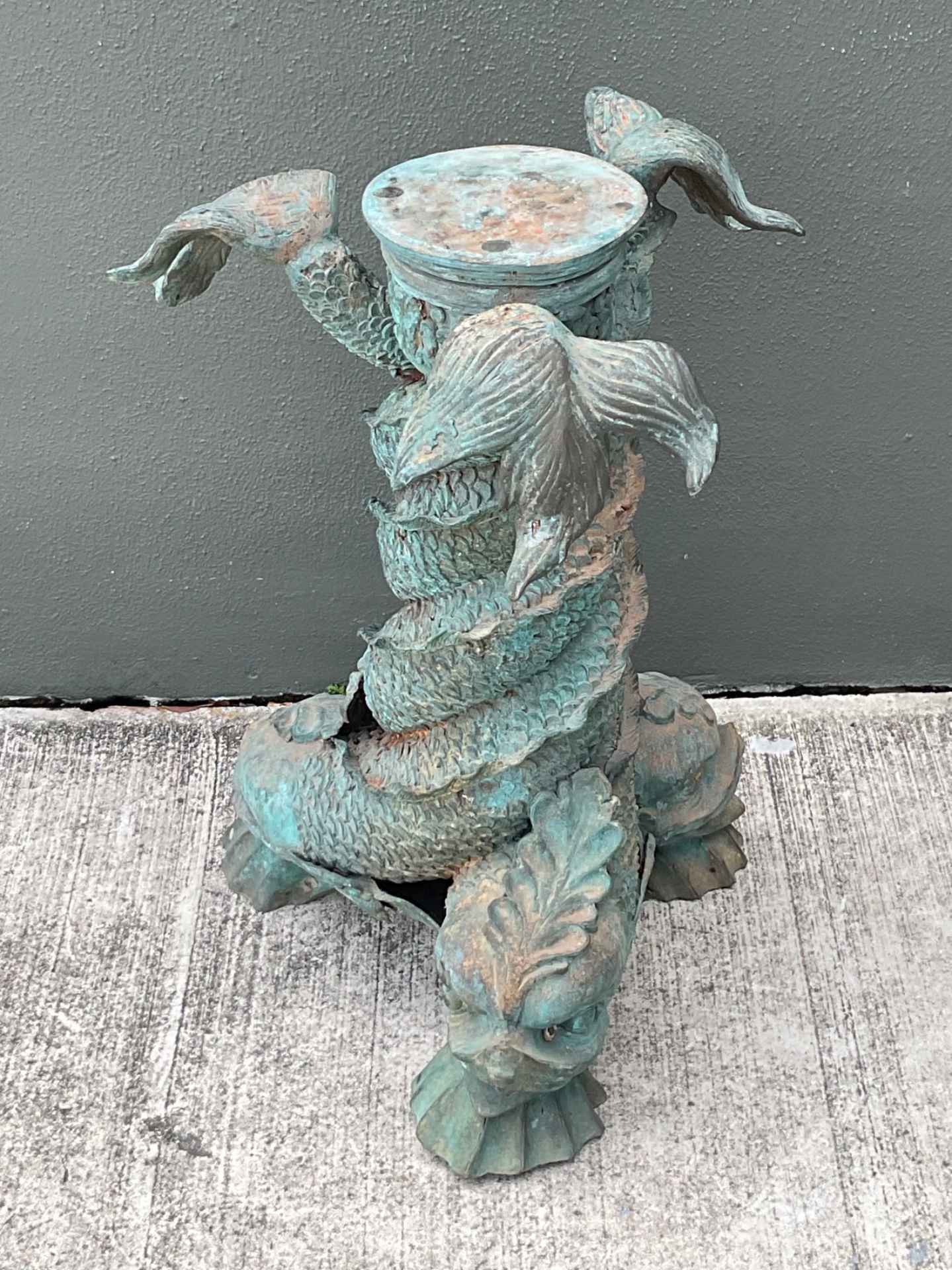 Vintage Patinated Bronze Koi Table Pedestal - Detail view