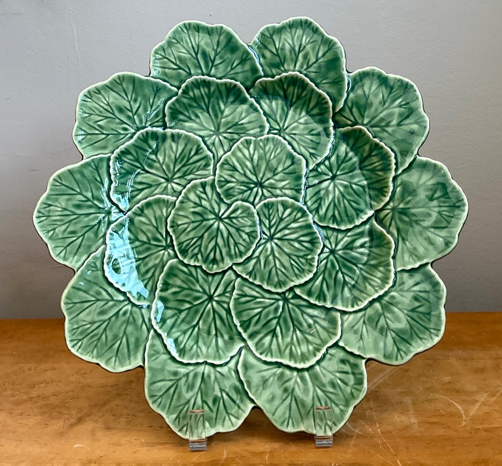 Vintage Bordallo Pinheiro Green Cabbage Leaf Platter -  Set Of 2 - Detail view