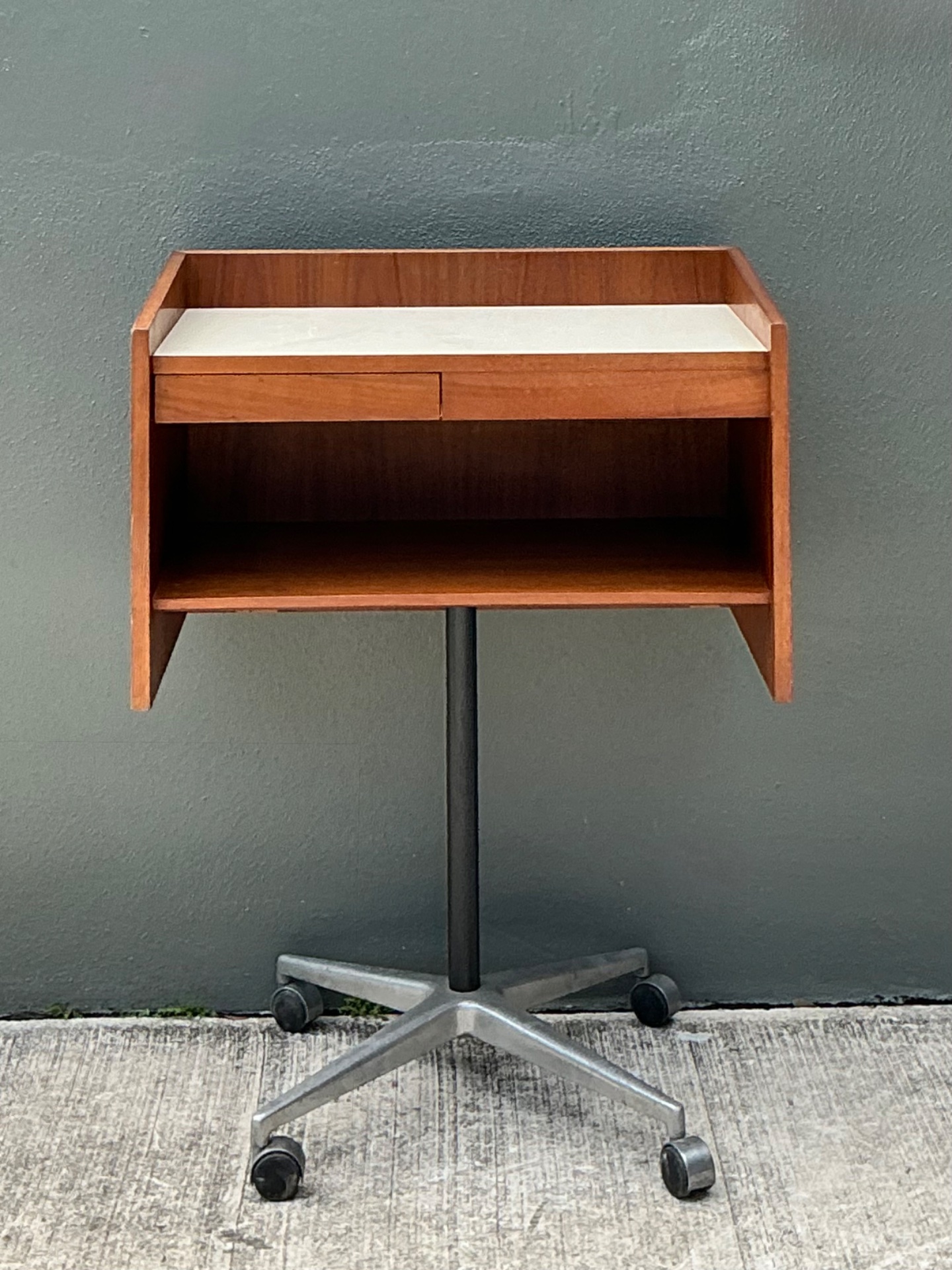 Vintage MCM George Nelson For Herman Miller Lectern - Detail view