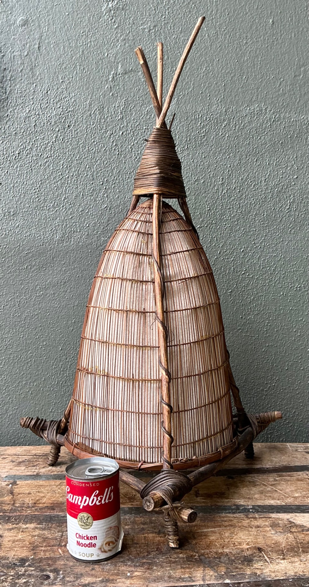 Vintage Japanese Woven Reed Table Lamp - Detail view