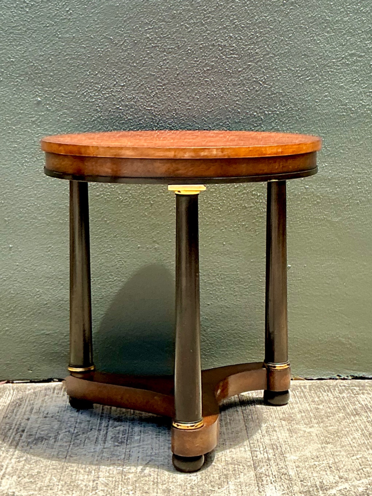 Vintage Richel Muebles Neoclassical Burl Side Table - Detail view