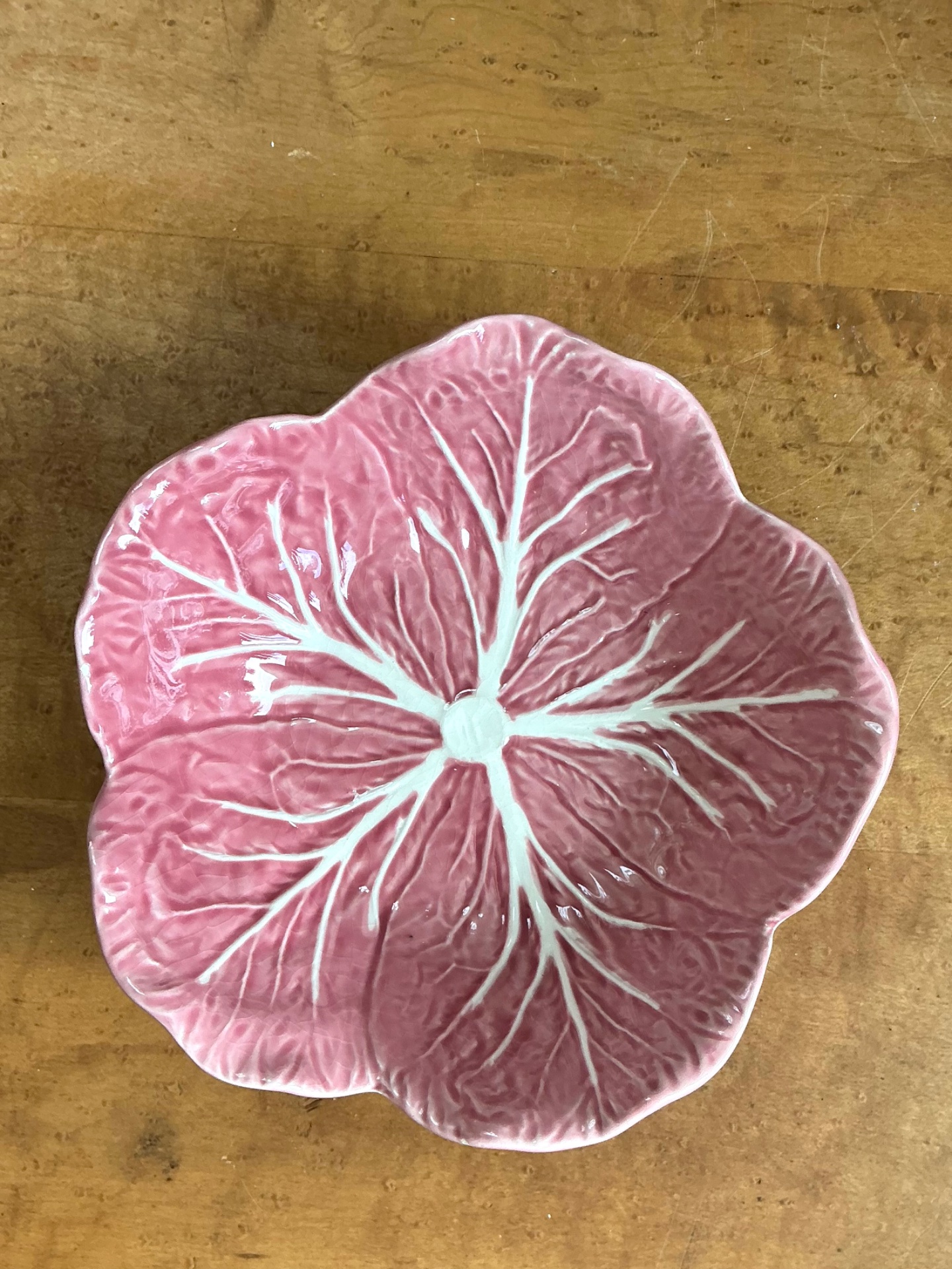 Vintage Bordallo Pinheiro Pink Cabbage Leaf Ceramic Bowls - Set of 6 - Detail view