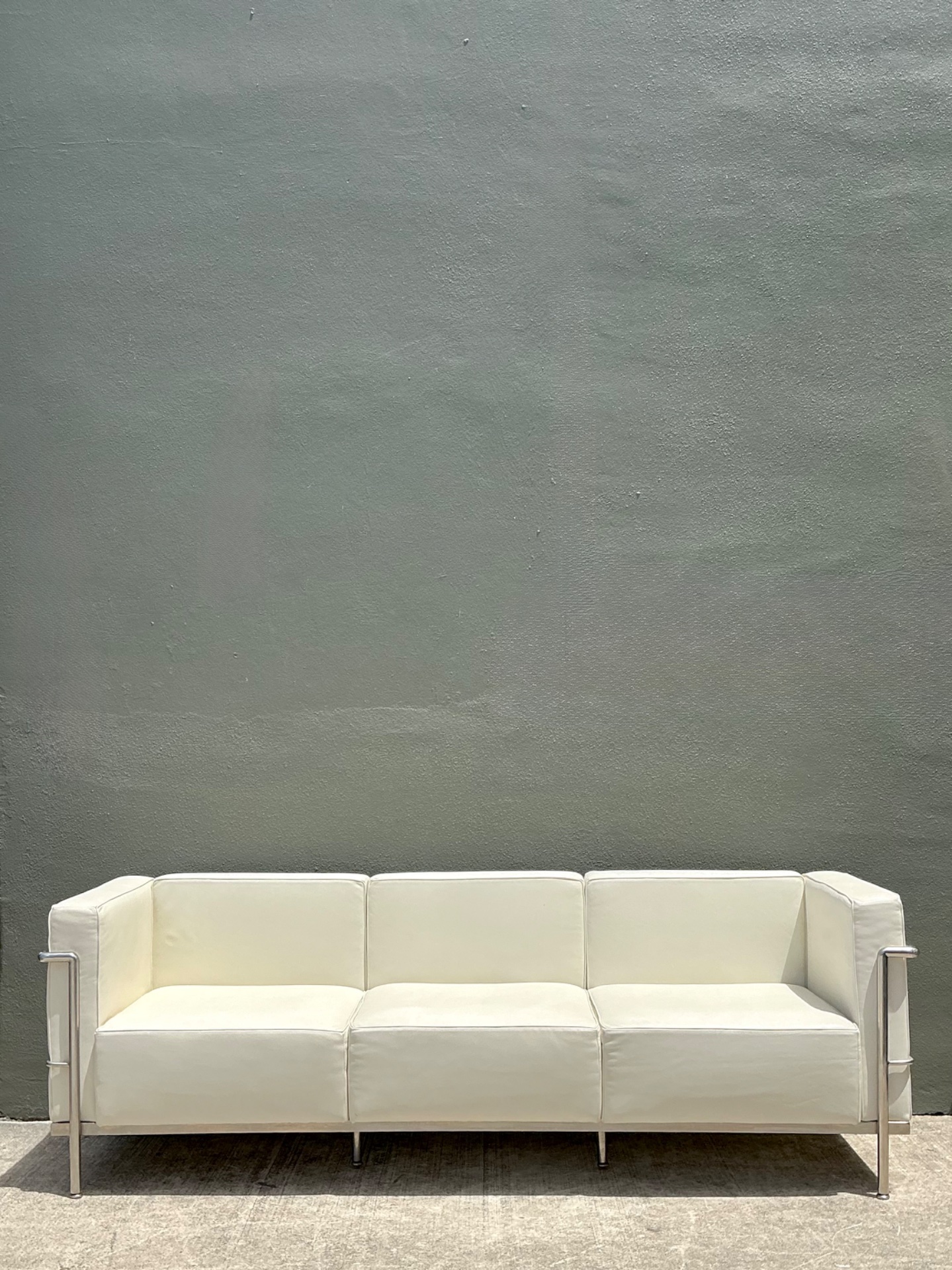 Vintage Chrome Frame Sofa After Le Corbusier - Detail view