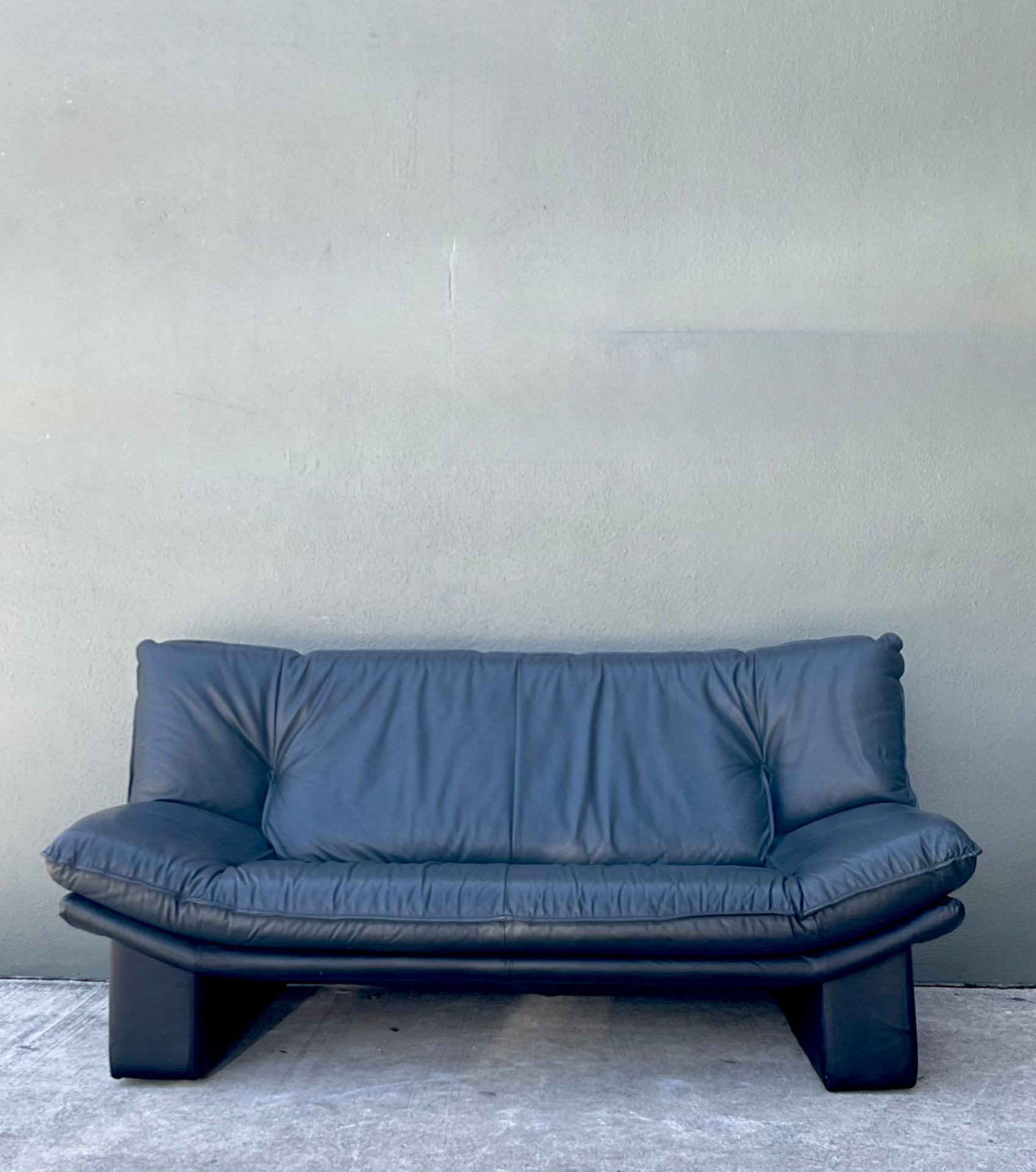 Vintage Nicoletti Salotti Black Leather Sofa - Side view