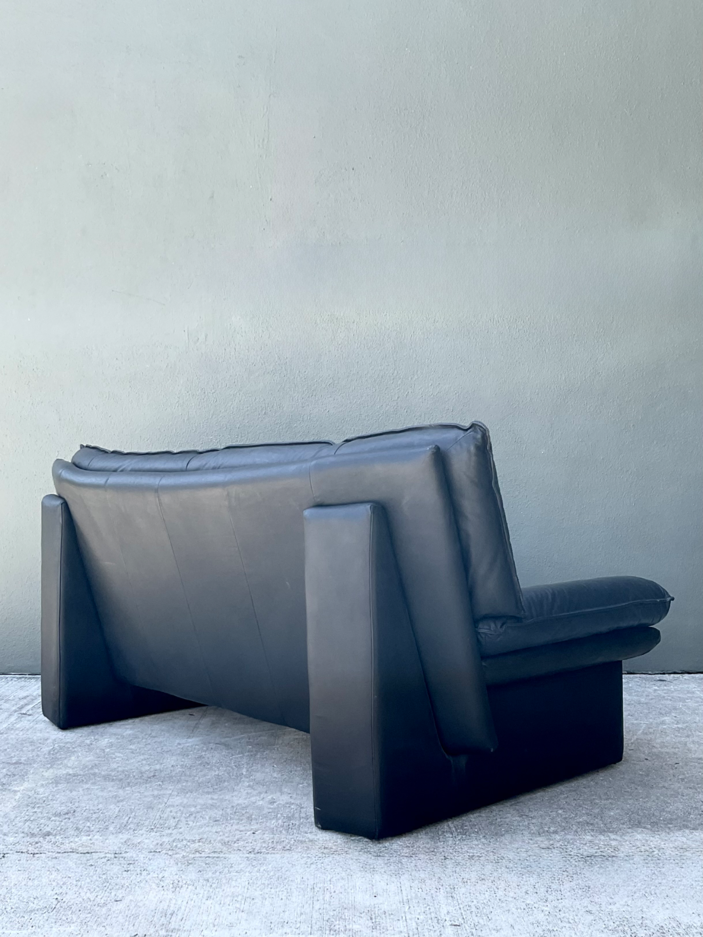 Vintage Nicoletti Salotti Black Leather Sofa - Back view
