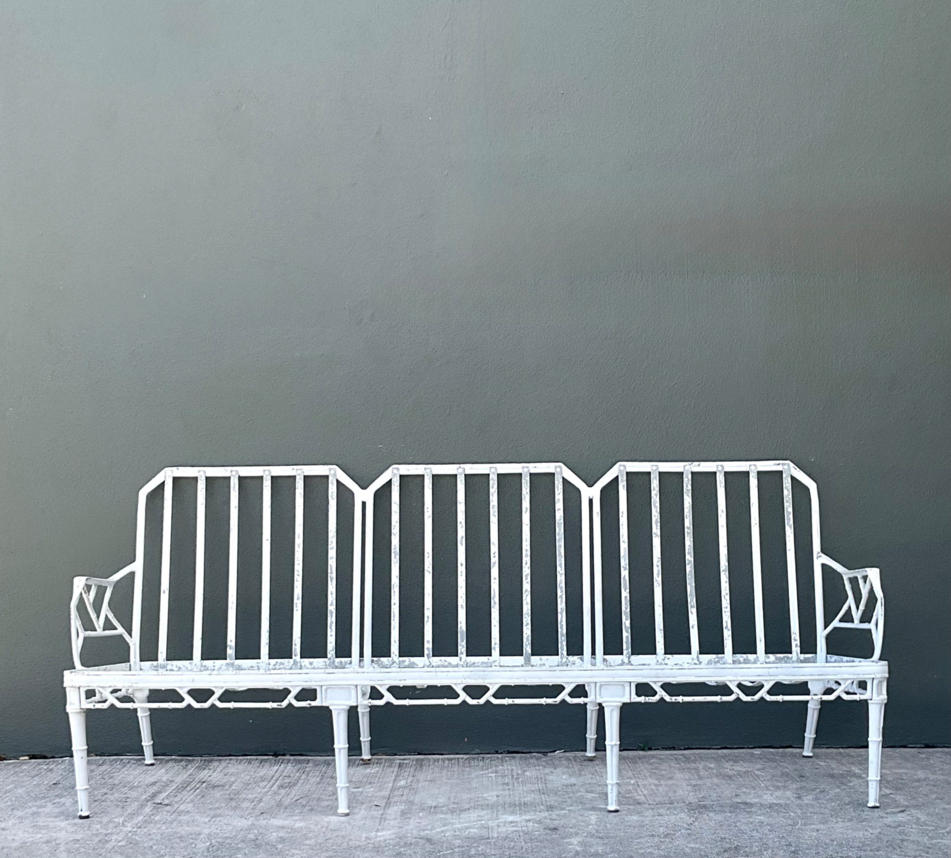 Retro Brown Jordan Metal “Calcutta” Outdoor Sofa - Detail view