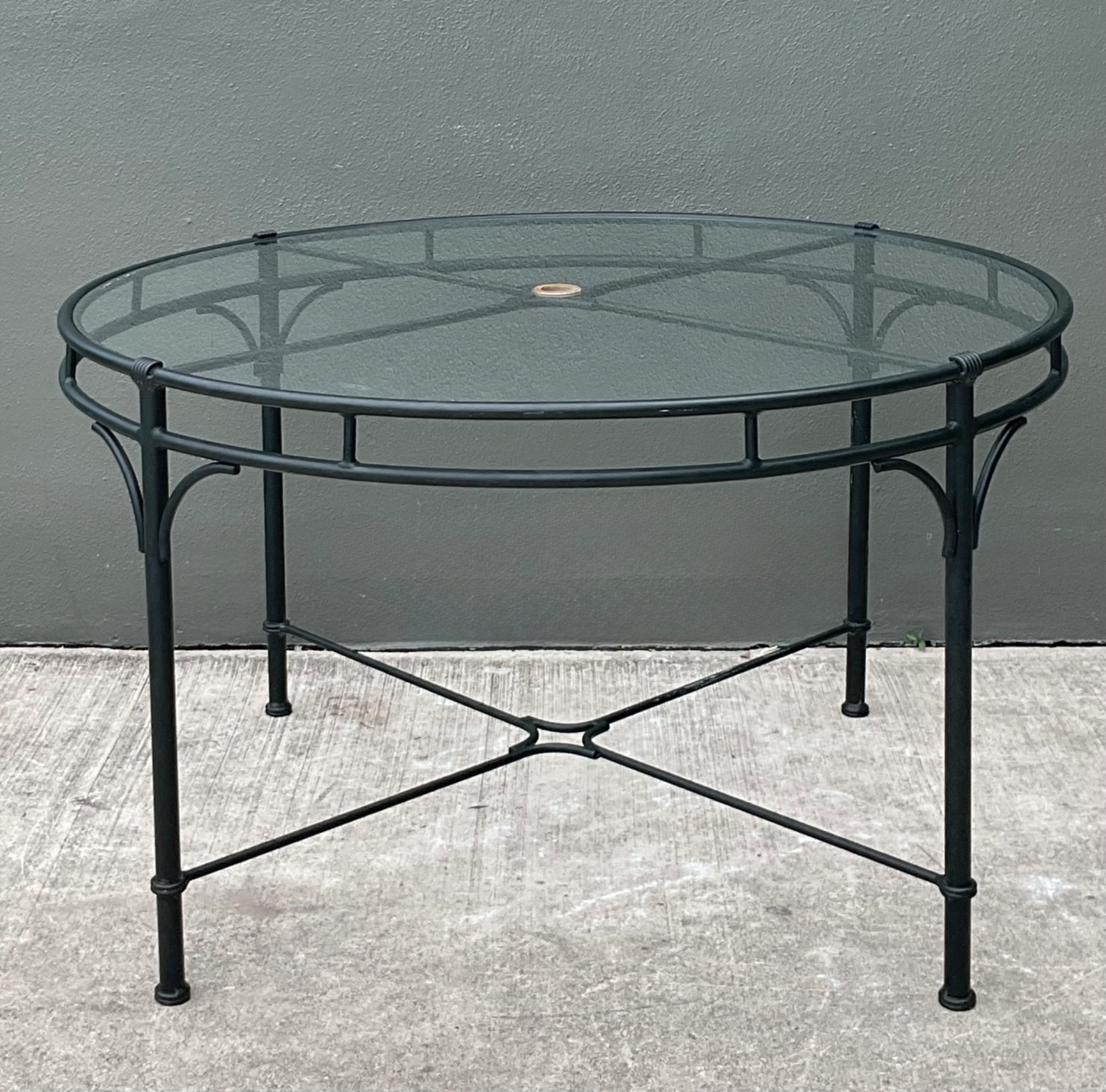 Vintage Brown Jordan “Florentine” Cast Aluminum Outdoor Dining Table - Detail view