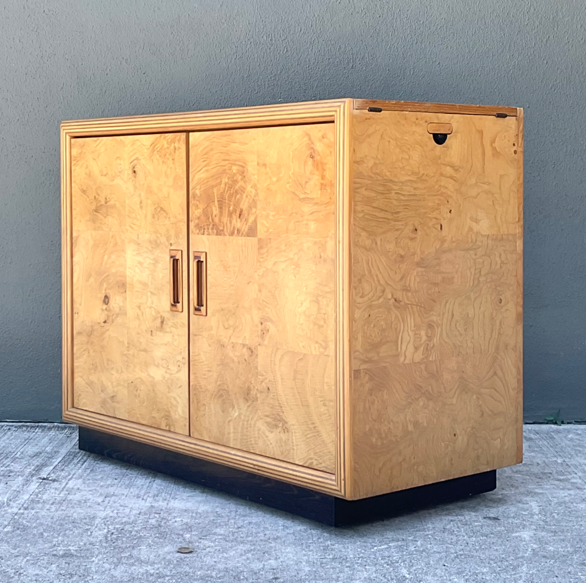 Vintage Henredon Modernist Two Door Burl Wood Server - Detail view
