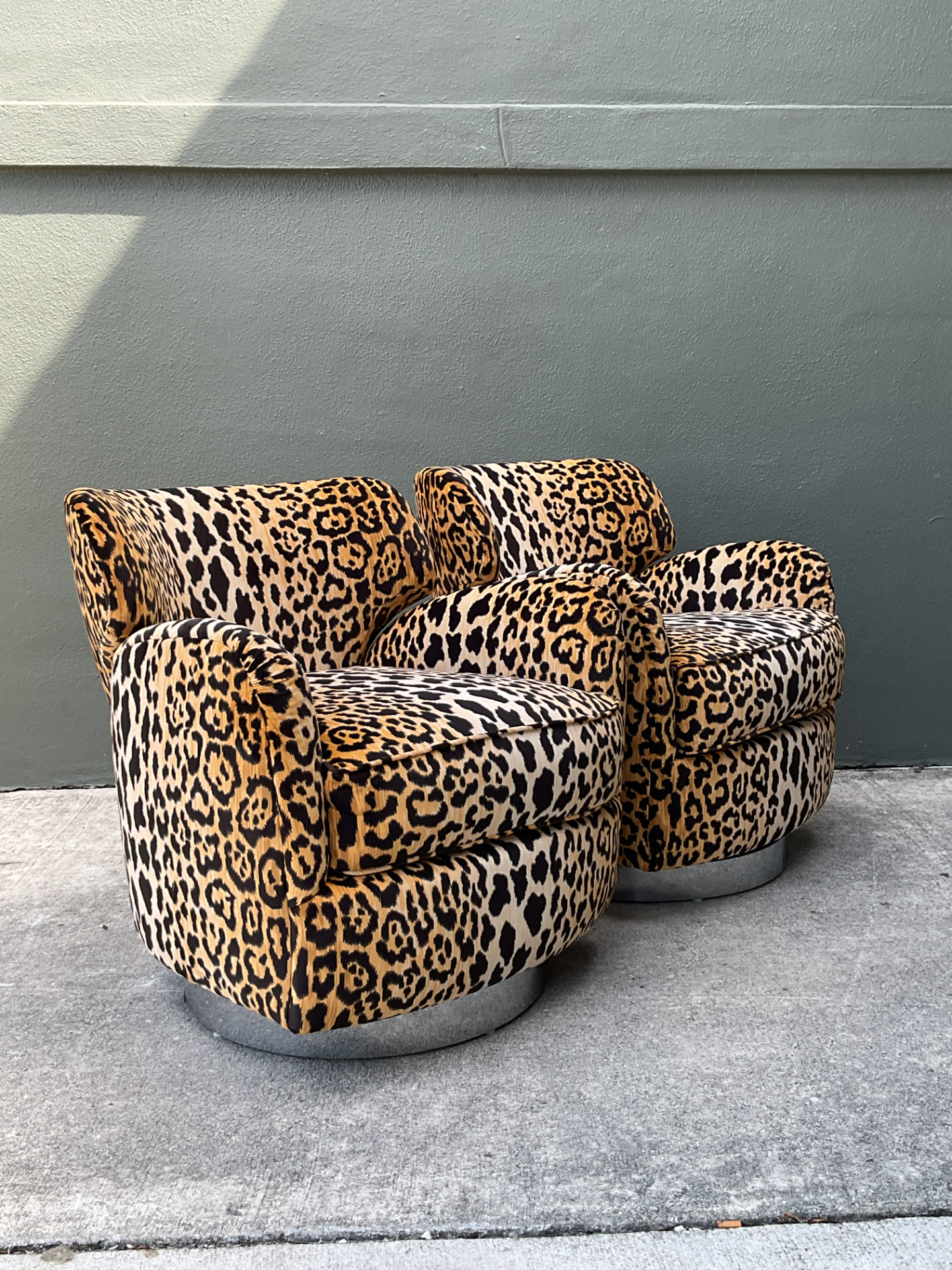 Vintage Leopard Print Velvet Swivel Chairs - A Pair - Detail view
