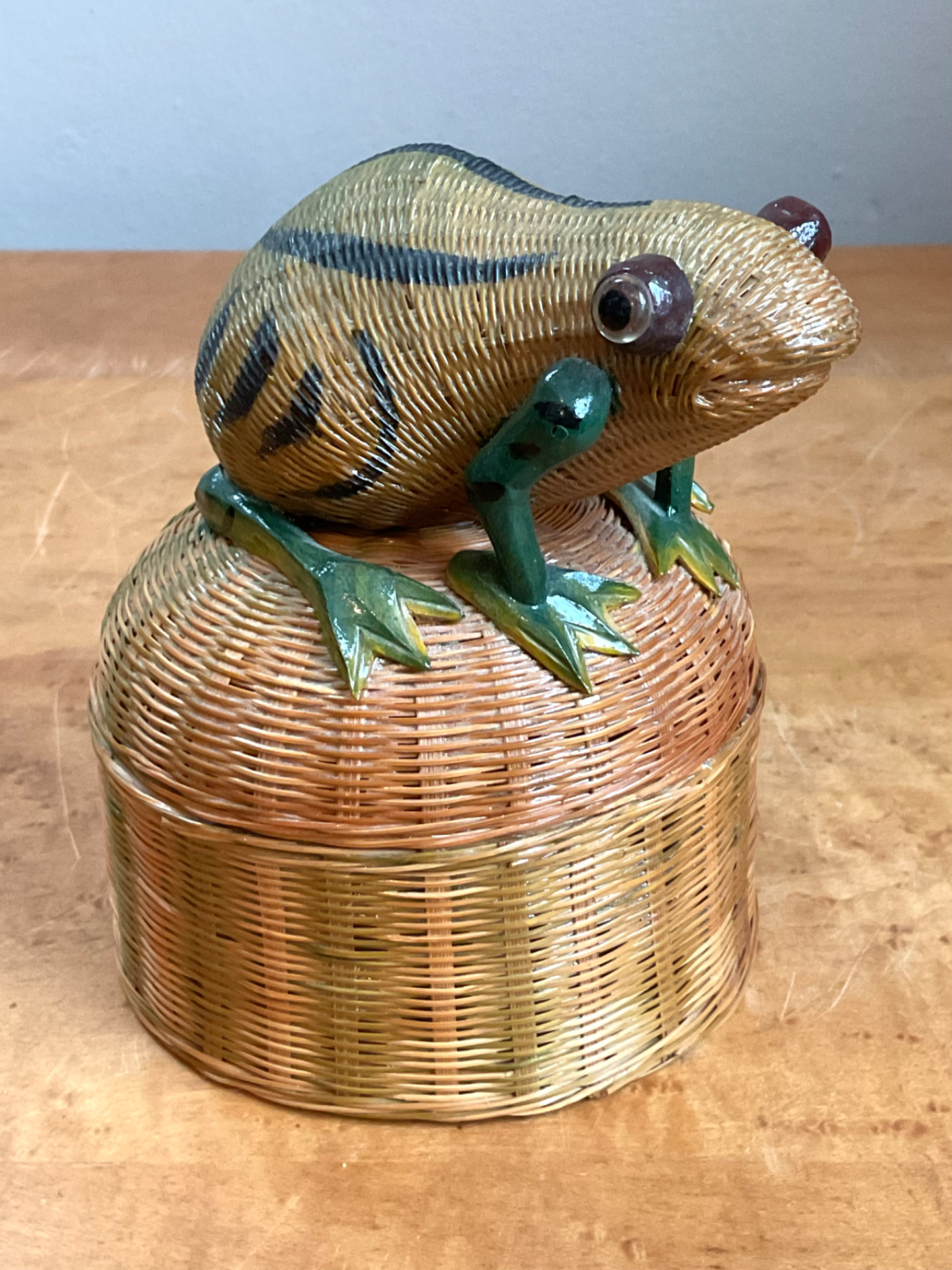 Vintage Shanghai Weave Frog Basket - Side view
