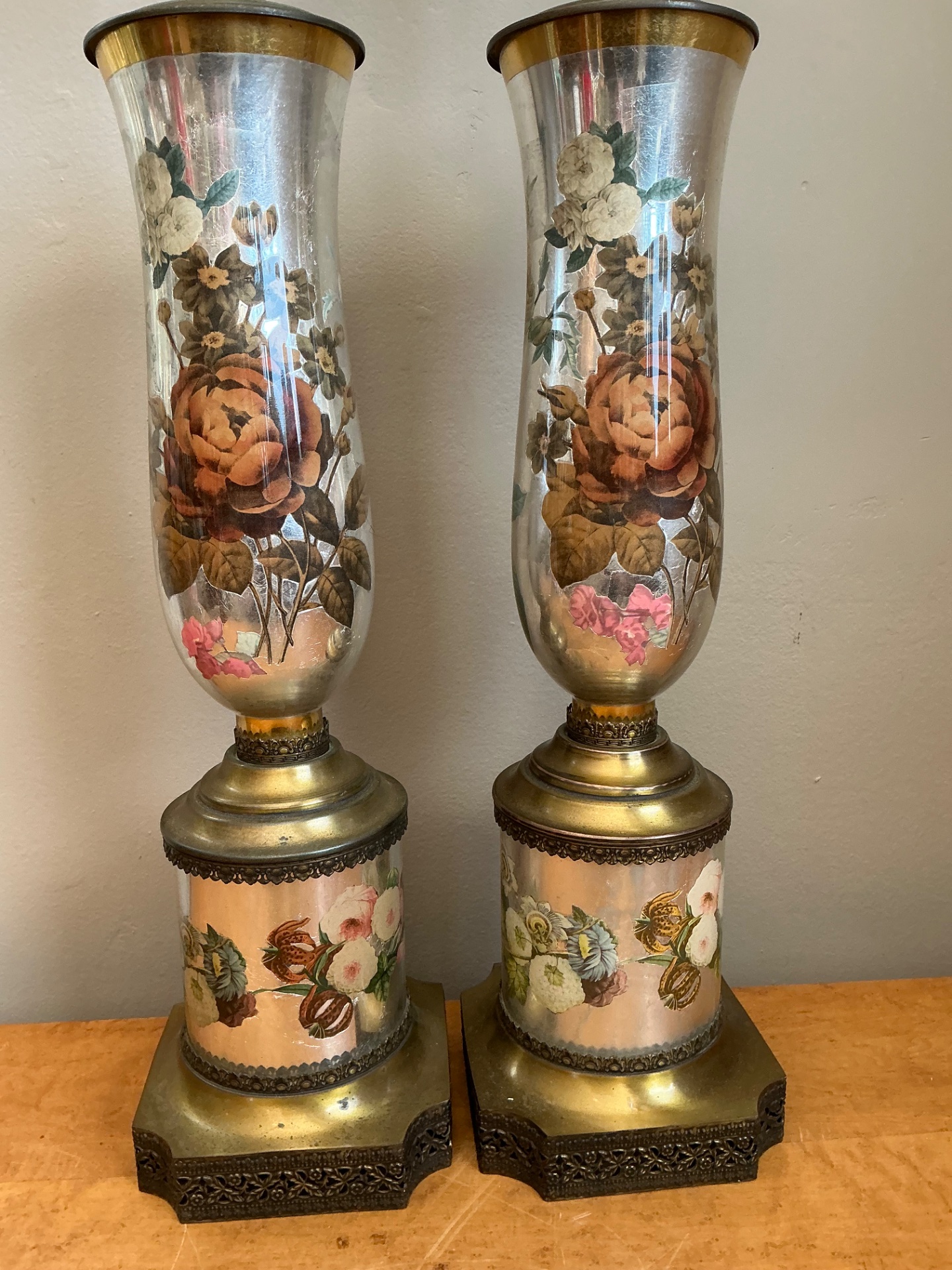 Vintage Italian Eglomise Rose Lamps - A Pair - Top view