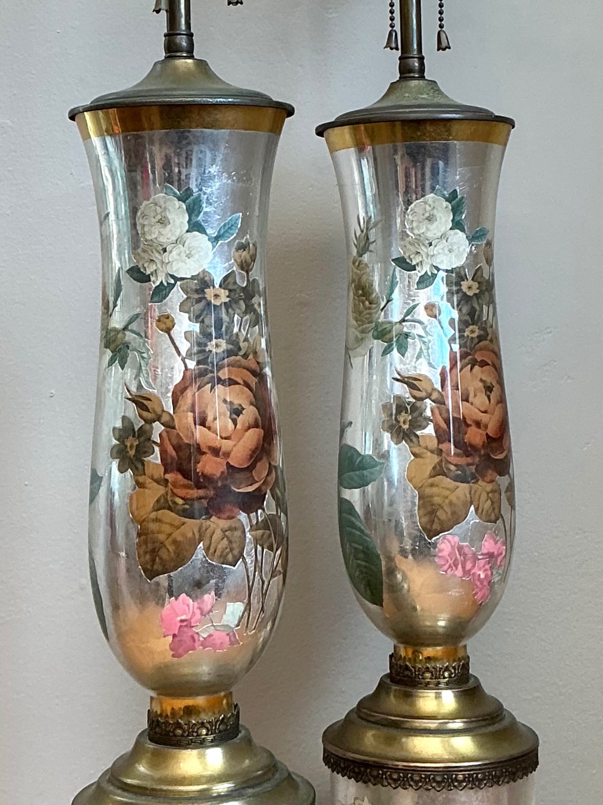 Vintage Italian Eglomise Rose Lamps - A Pair - Detail view