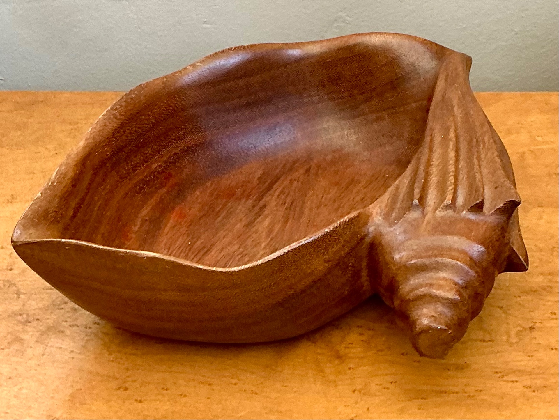 Vintage Carved Wood Shell Bowl - Detail view