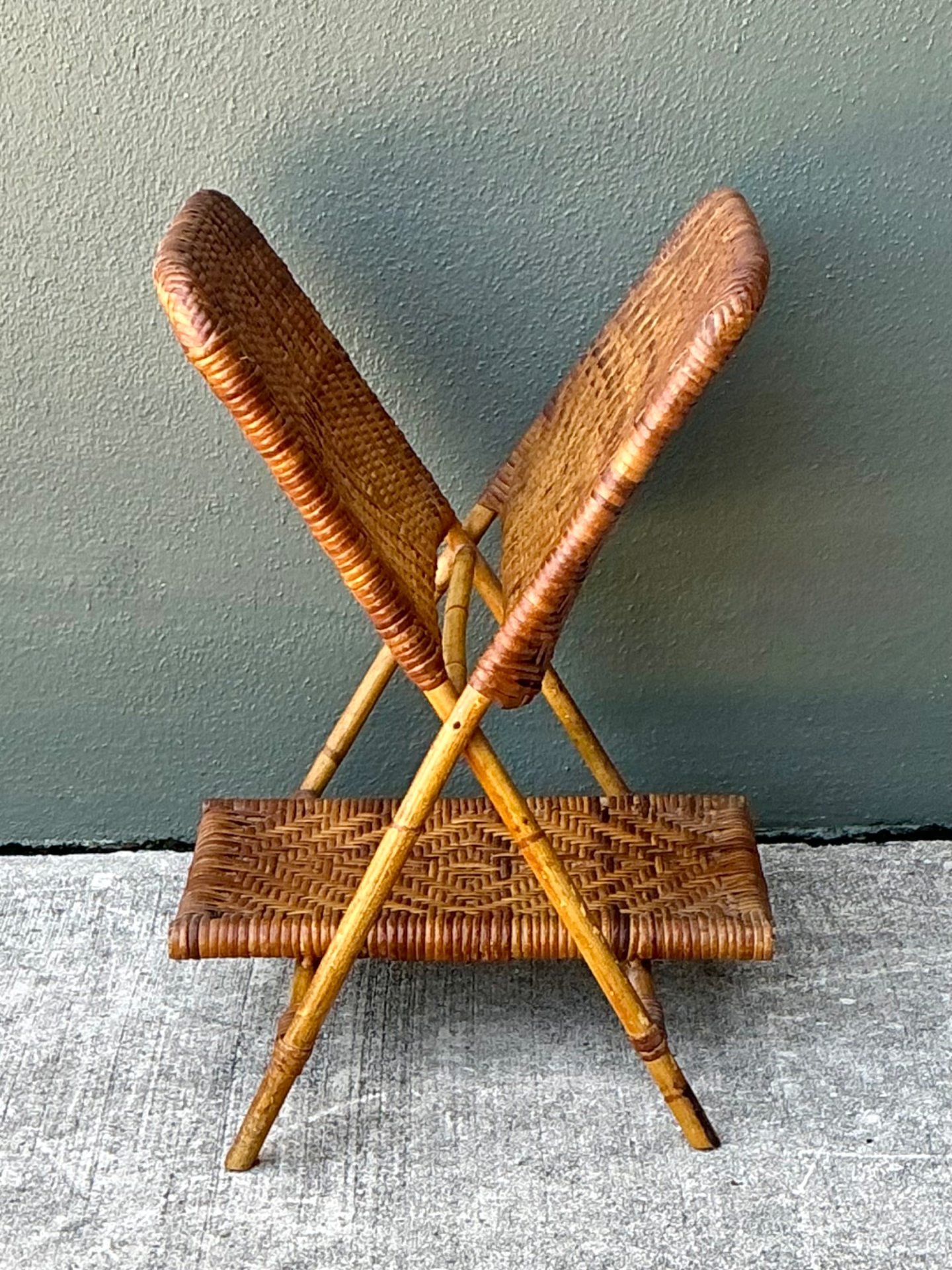 Vintage Rattan Folding Newspaper Holder - Detail view