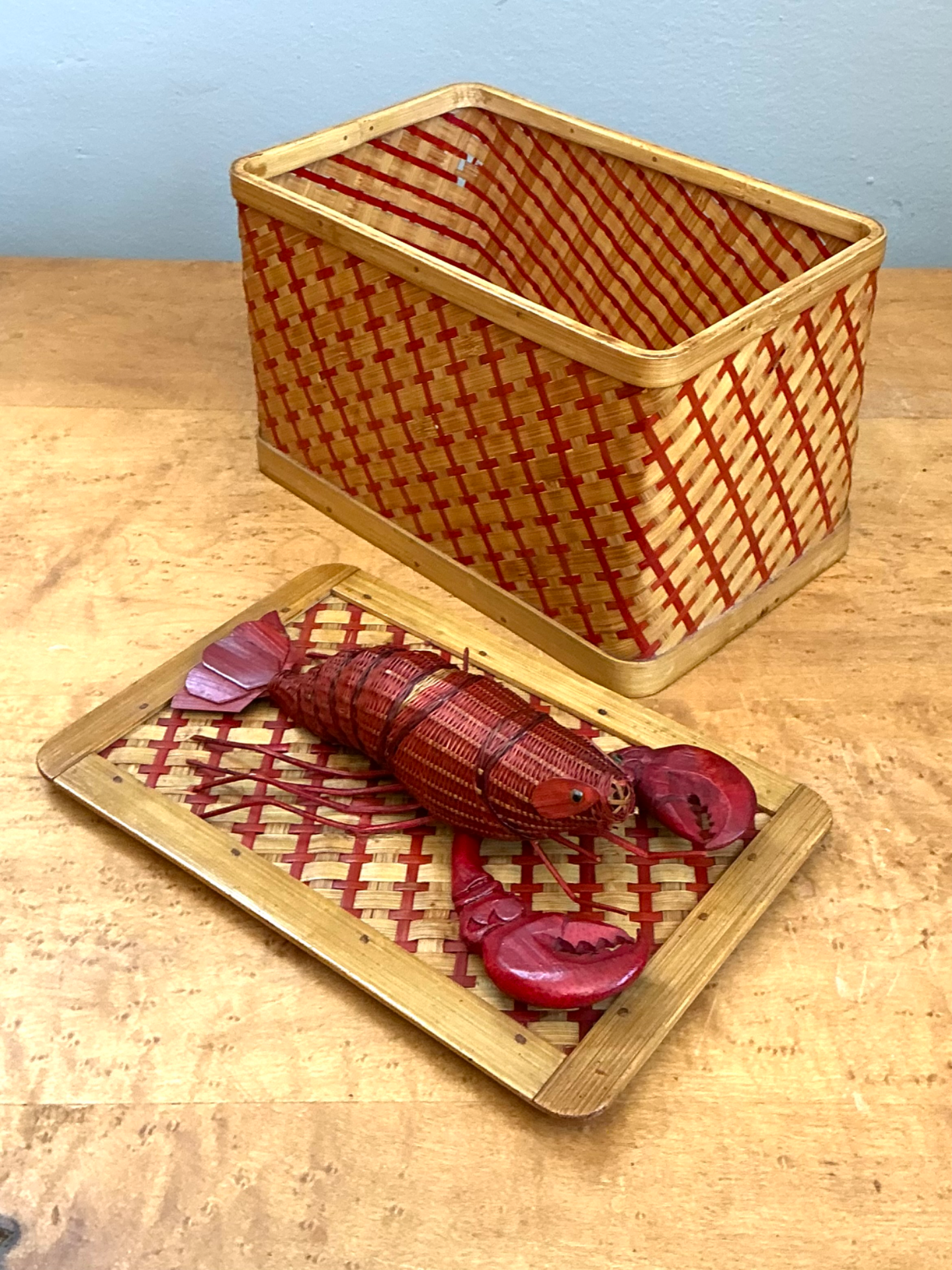 Vintage Shanghai Weave Rattan Lobster Box - Detail view