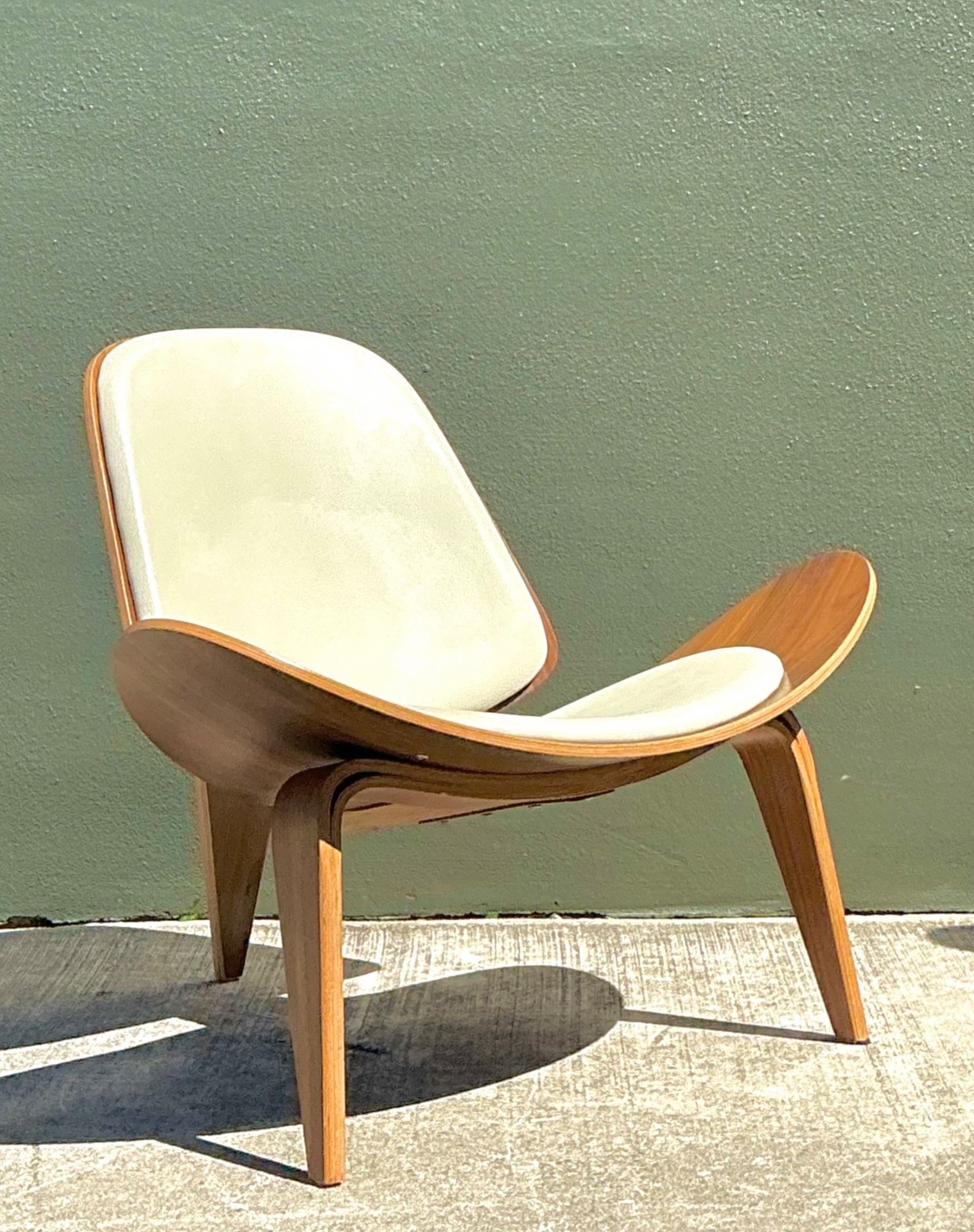 Vintage Hans Wegner-Style Lounge Chair - Top view