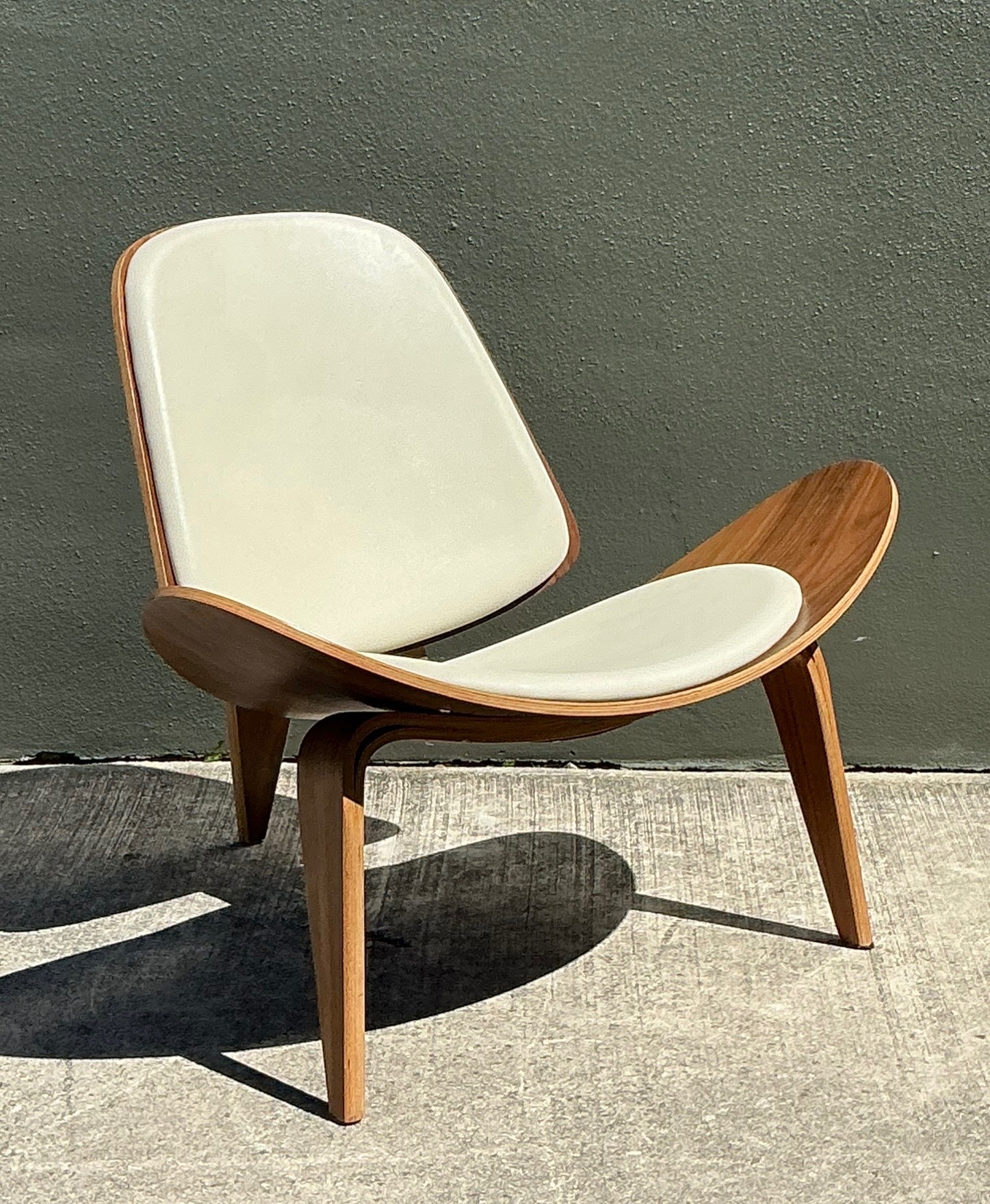 Vintage Hans Wegner-Style Lounge Chair - Back view
